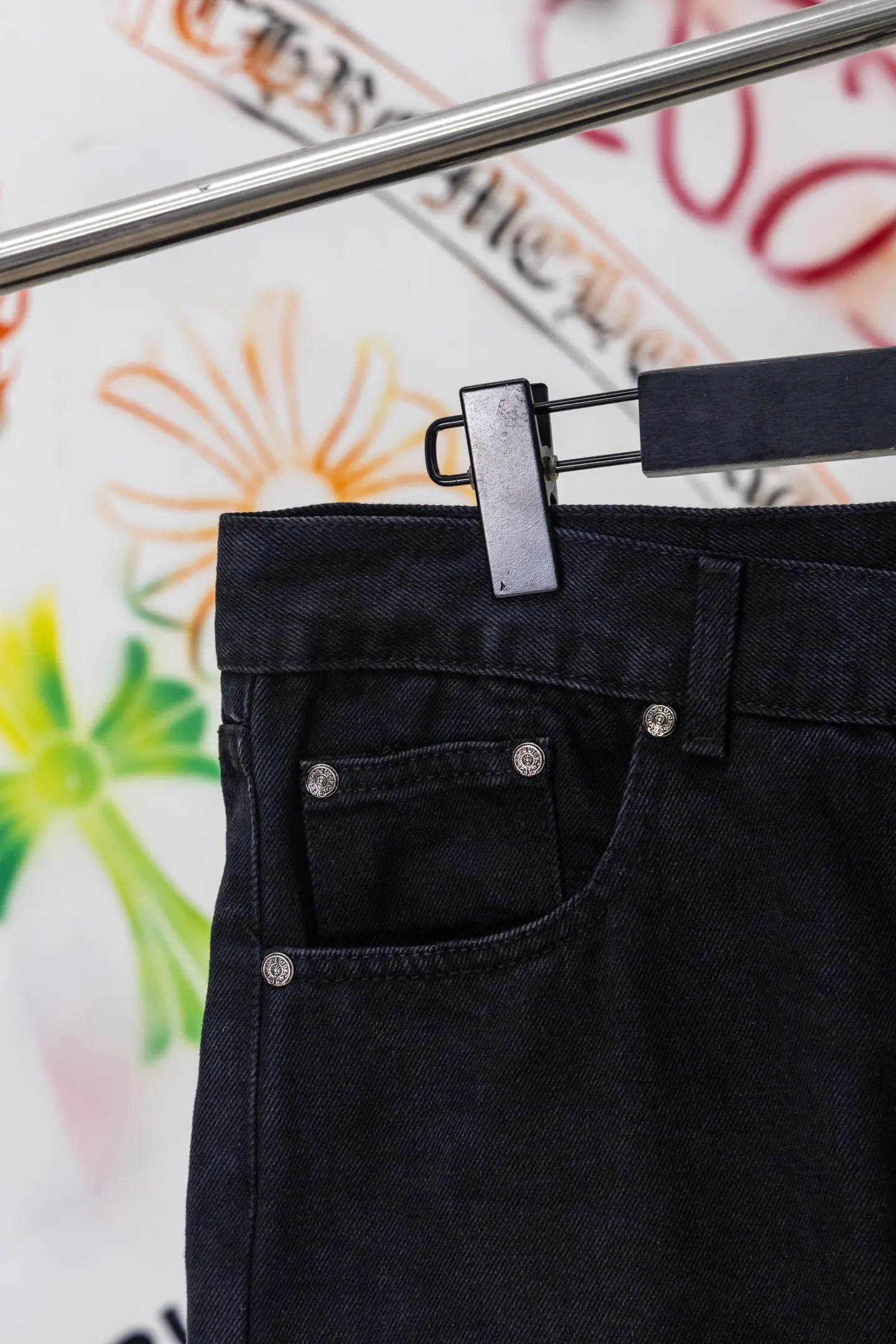 Cross Patch Straight-Leg Jeans D20519786 — view 5