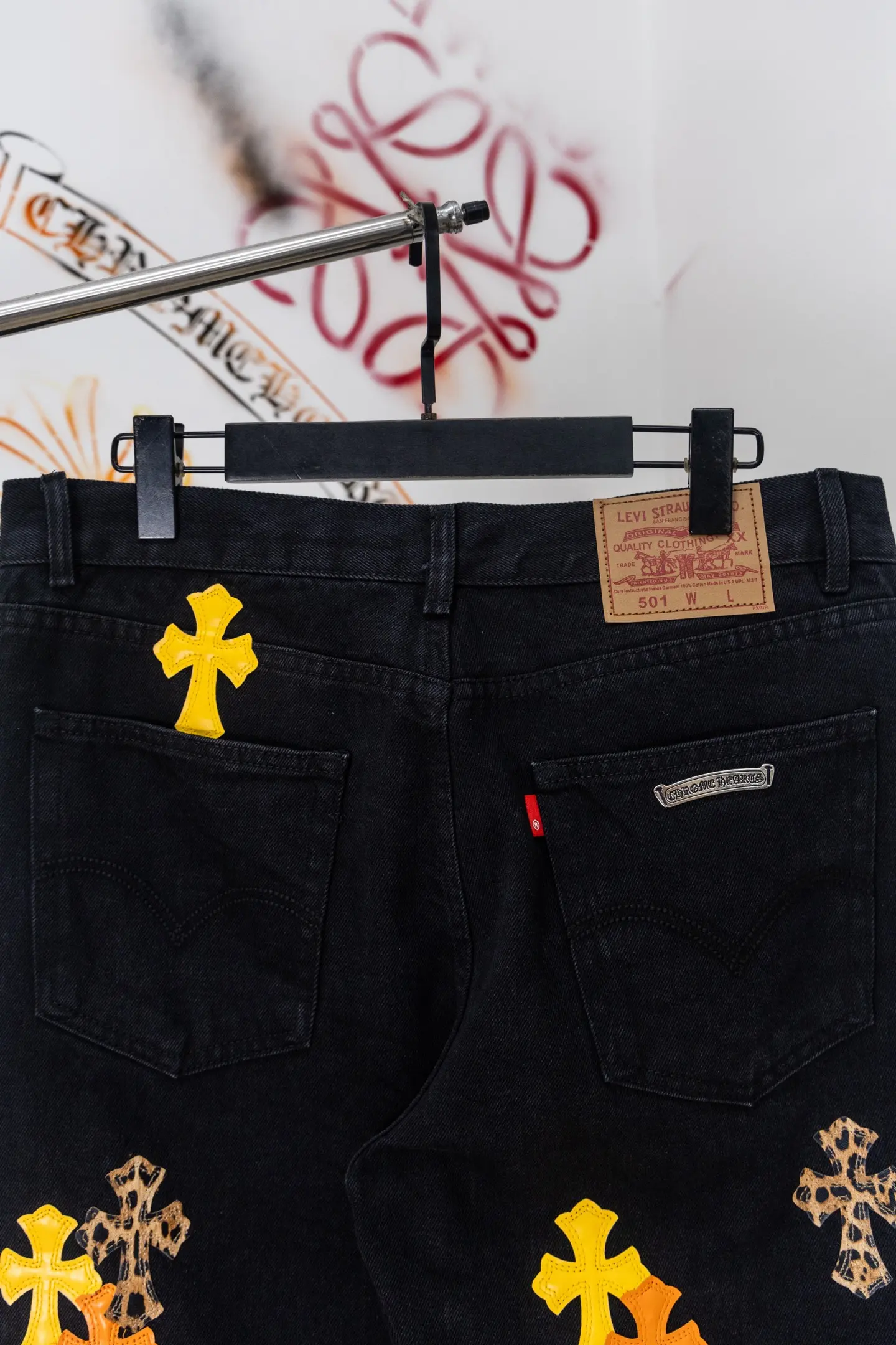 Cross Patch Straight-Leg Jeans D20519786 — view 9