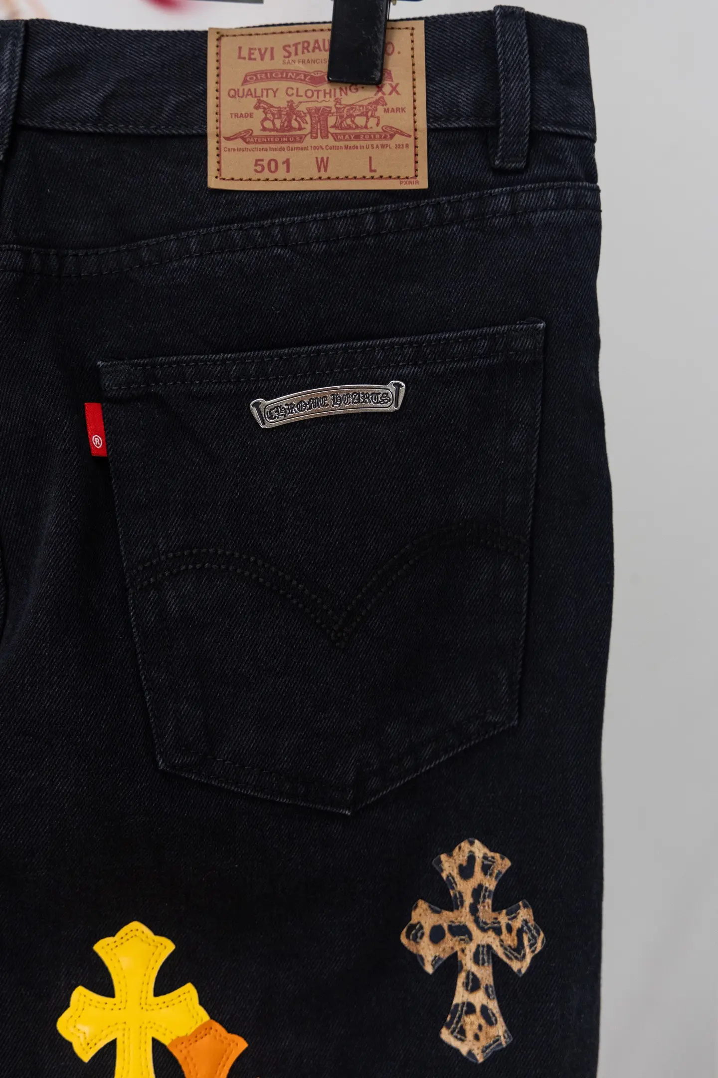 Cross Patch Straight-Leg Jeans D20519786 — view 11