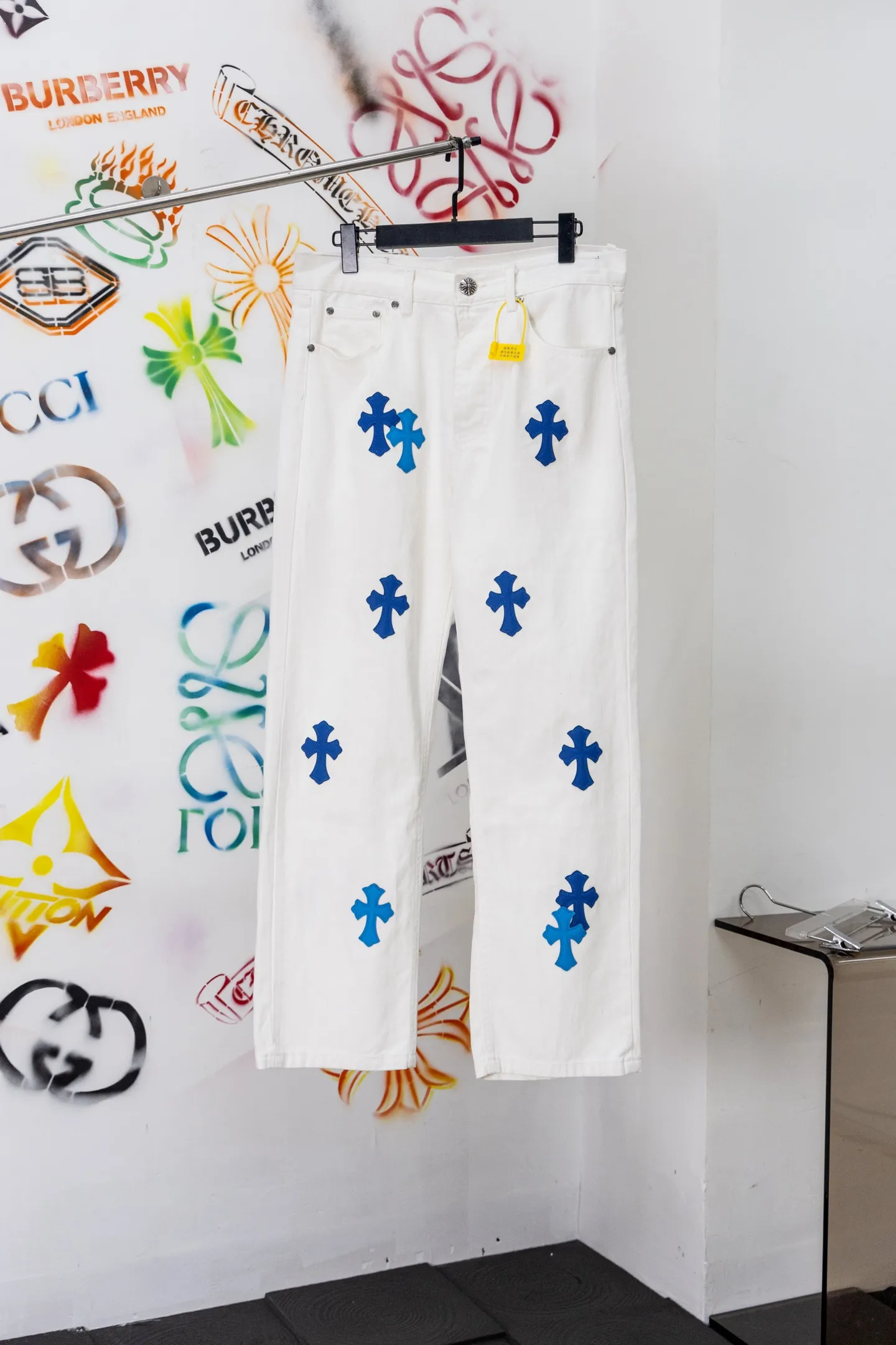 Cross Patch Straight-Leg Jeans D20519772
