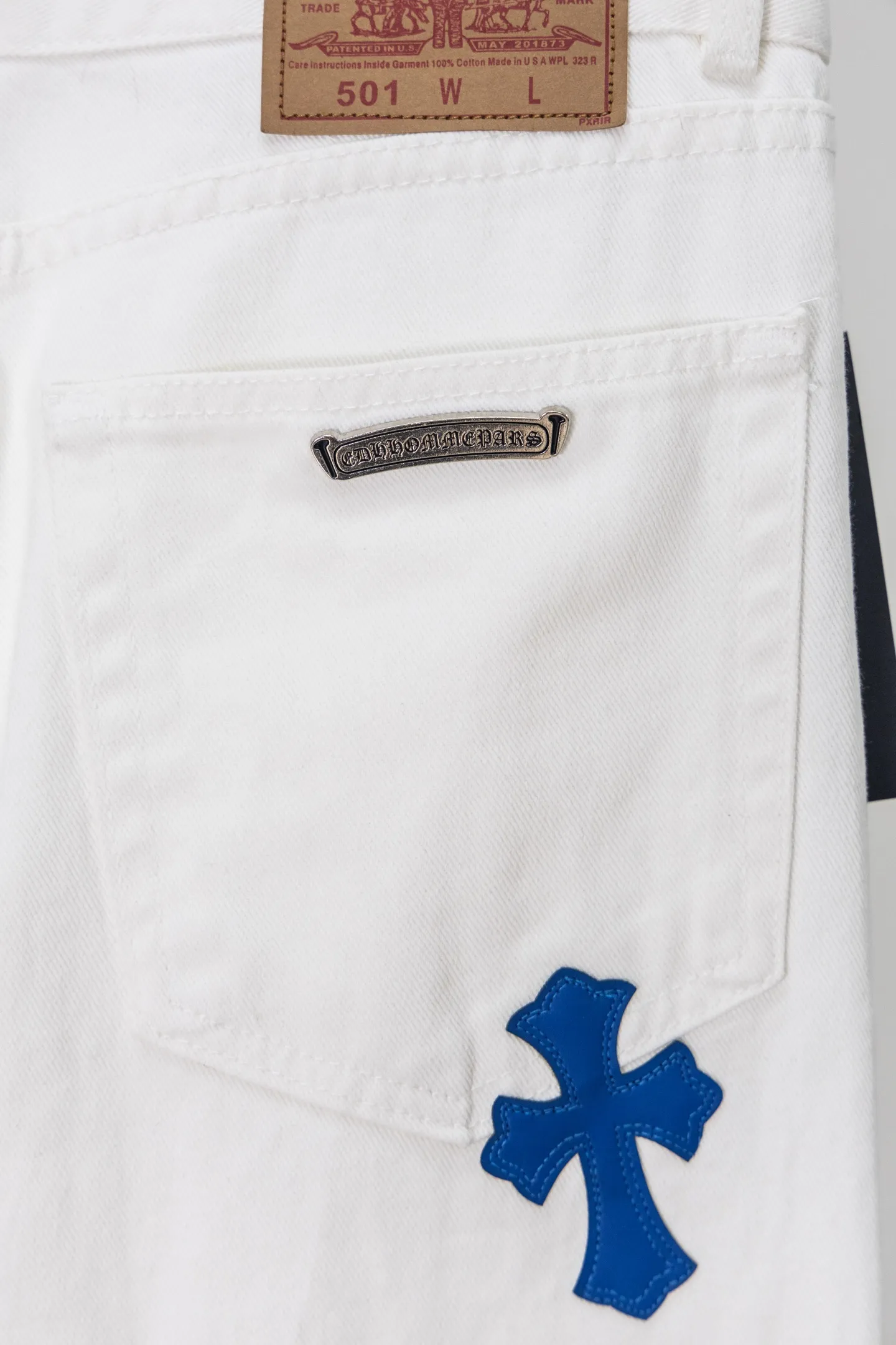 Cross Patch Straight-Leg Jeans D20519772 — view 10