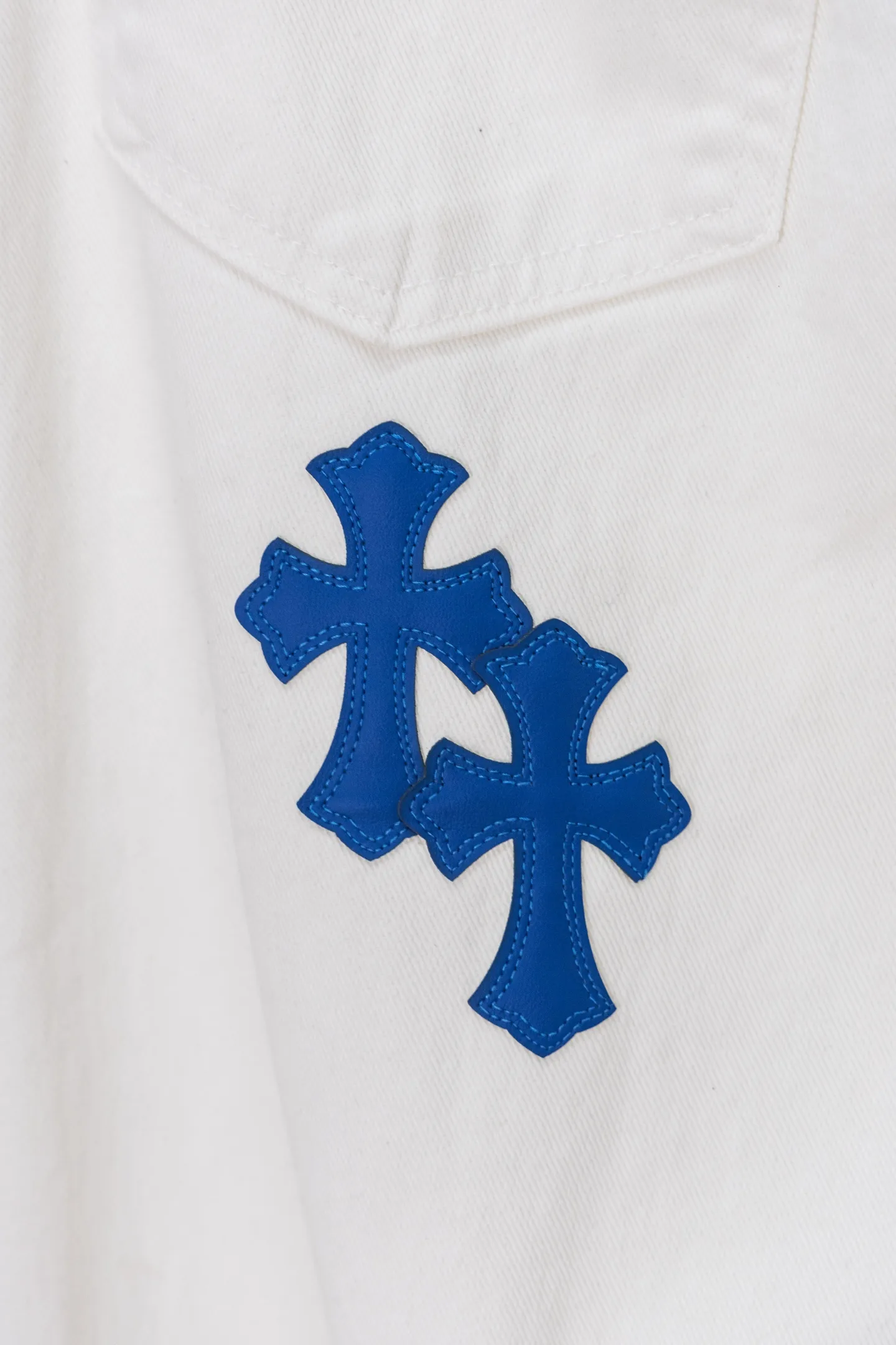 Cross Patch Straight-Leg Jeans D20519772 — view 12