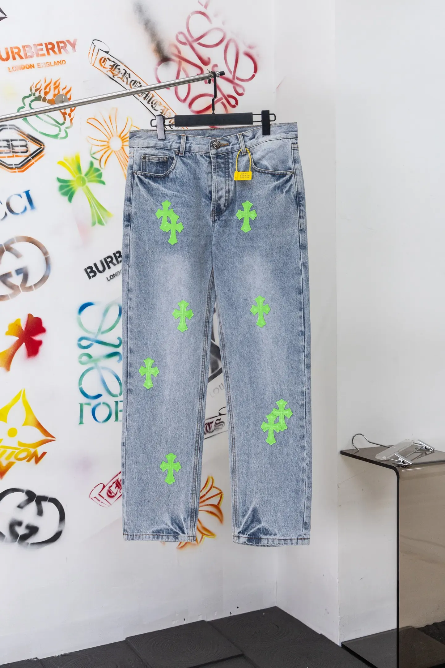Cross Patch Straight-Leg Jeans D20519784