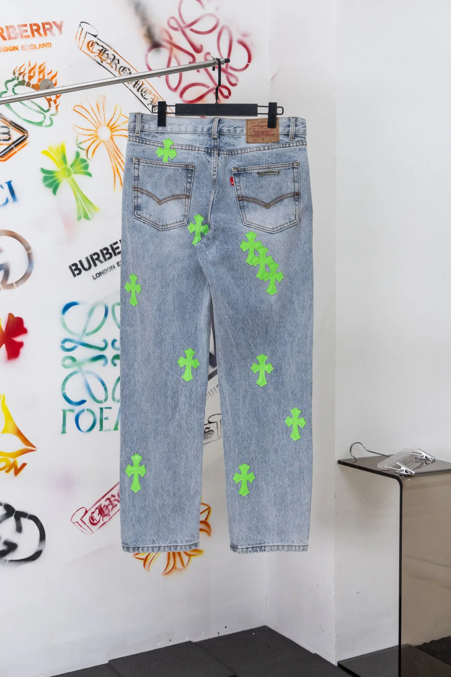 Cross Patch Straight-Leg Jeans D20519784 — view 2