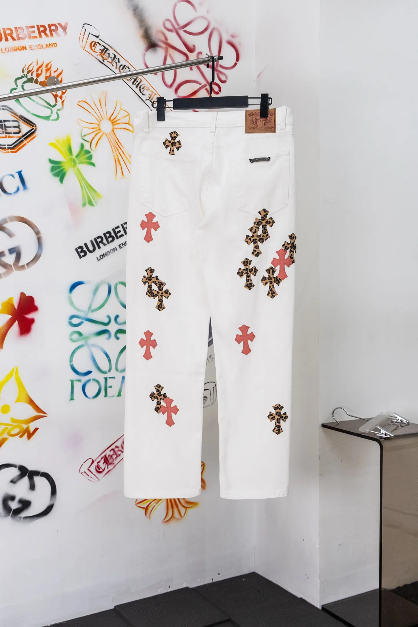 Leopard Cross Patch Straight-Leg Jeans D20519771 — view 2