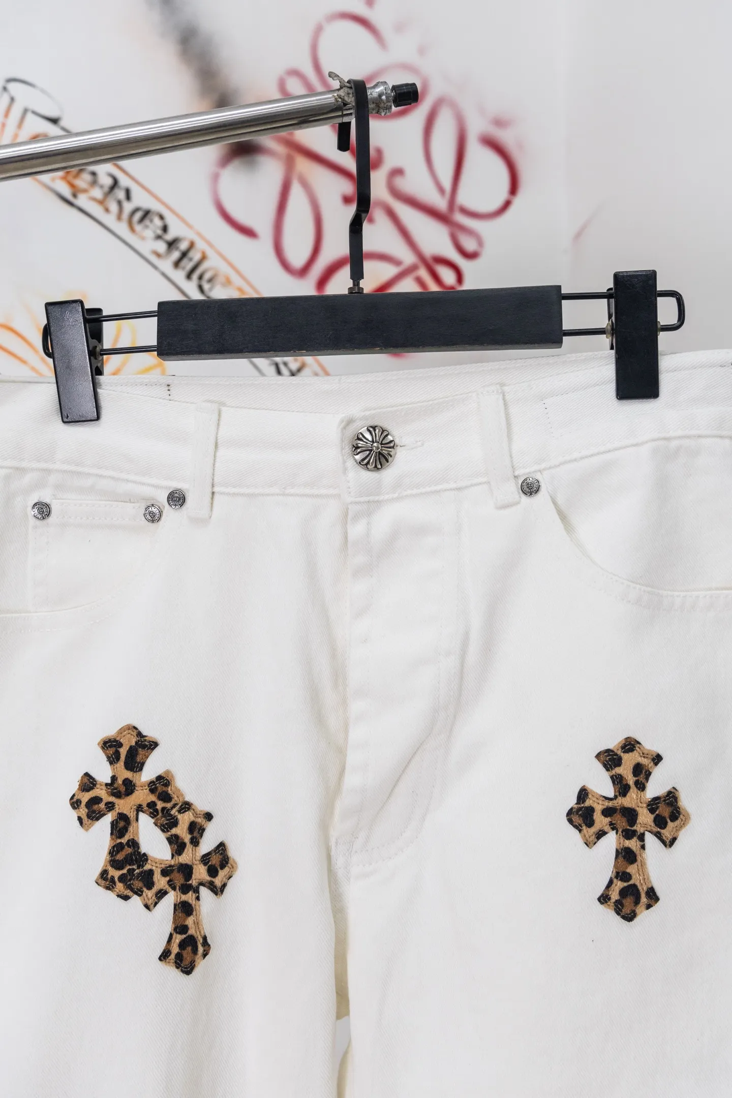 Leopard Cross Patch Straight-Leg Jeans D20519771 — view 3