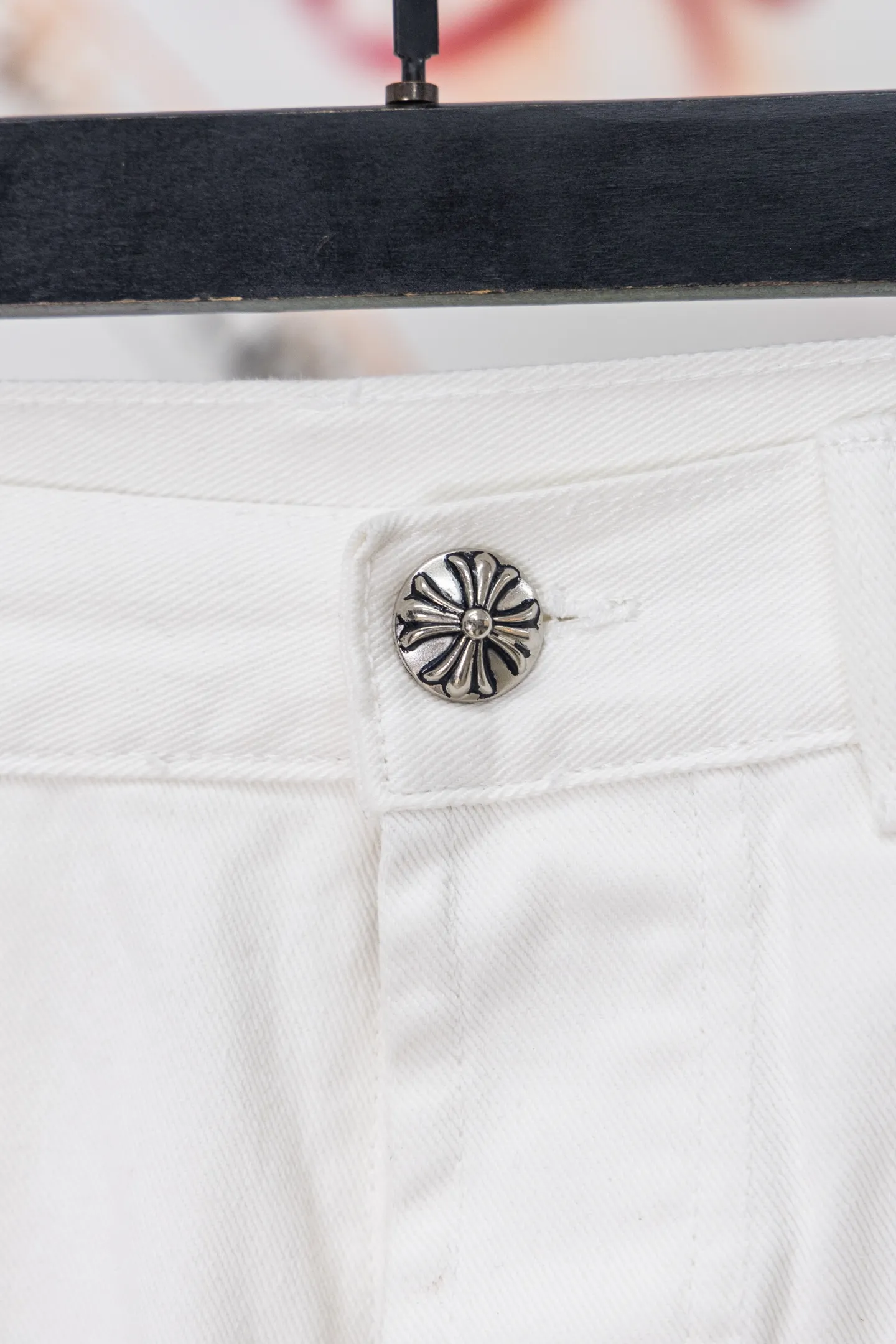 Leopard Cross Patch Straight-Leg Jeans D20519771 — view 4