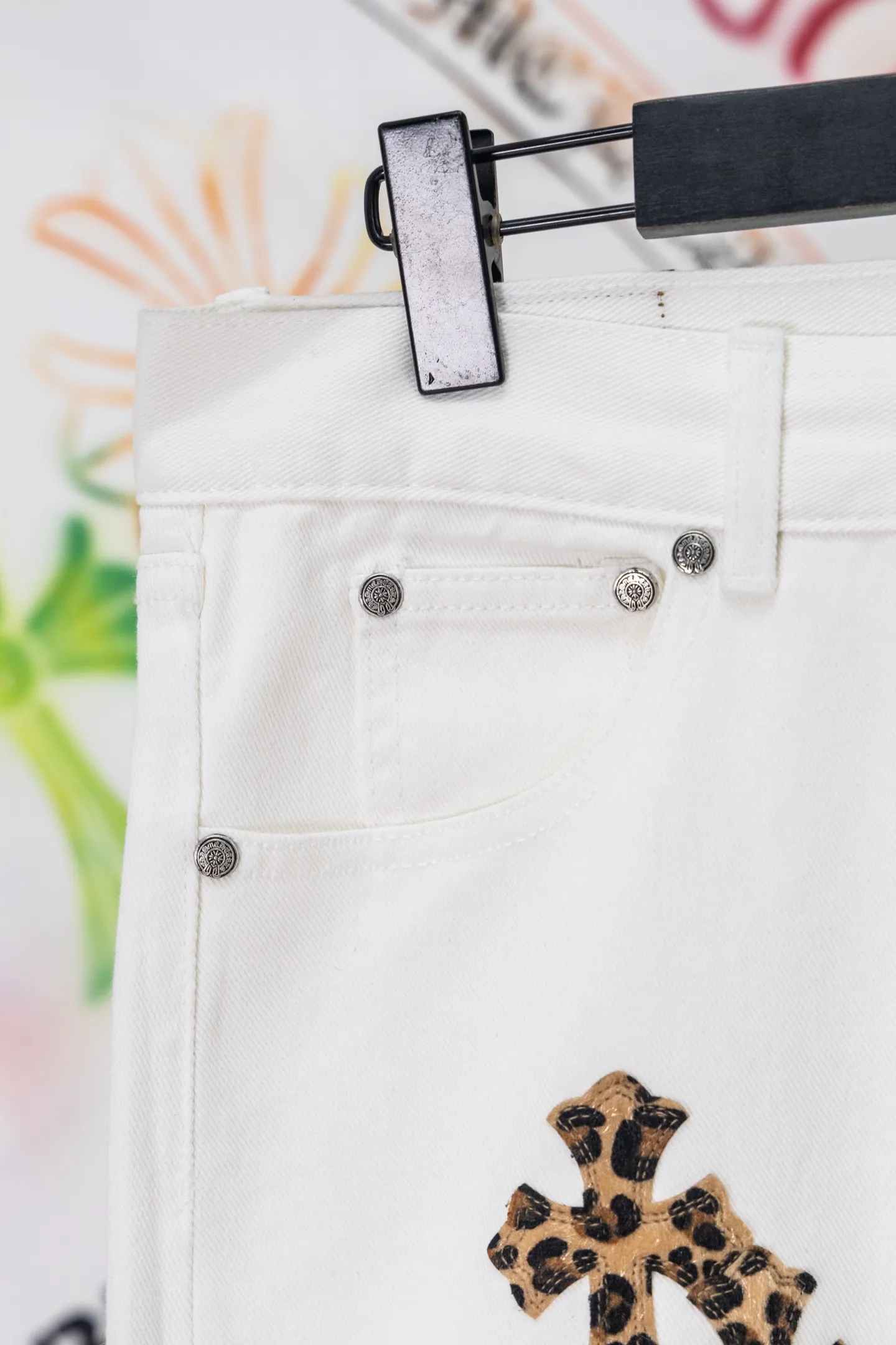Leopard Cross Patch Straight-Leg Jeans D20519771 — view 5