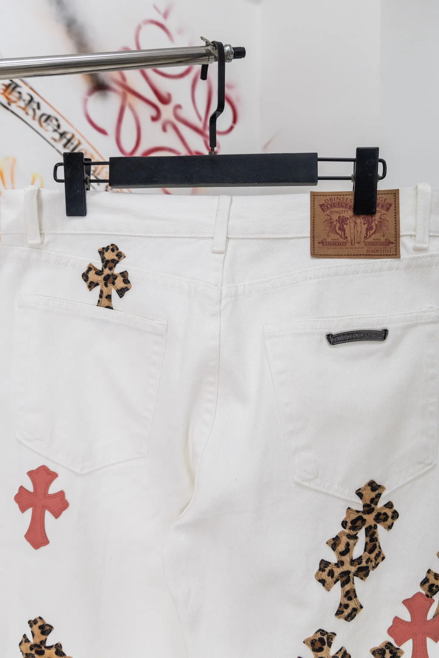 Leopard Cross Patch Straight-Leg Jeans D20519771 — view 8