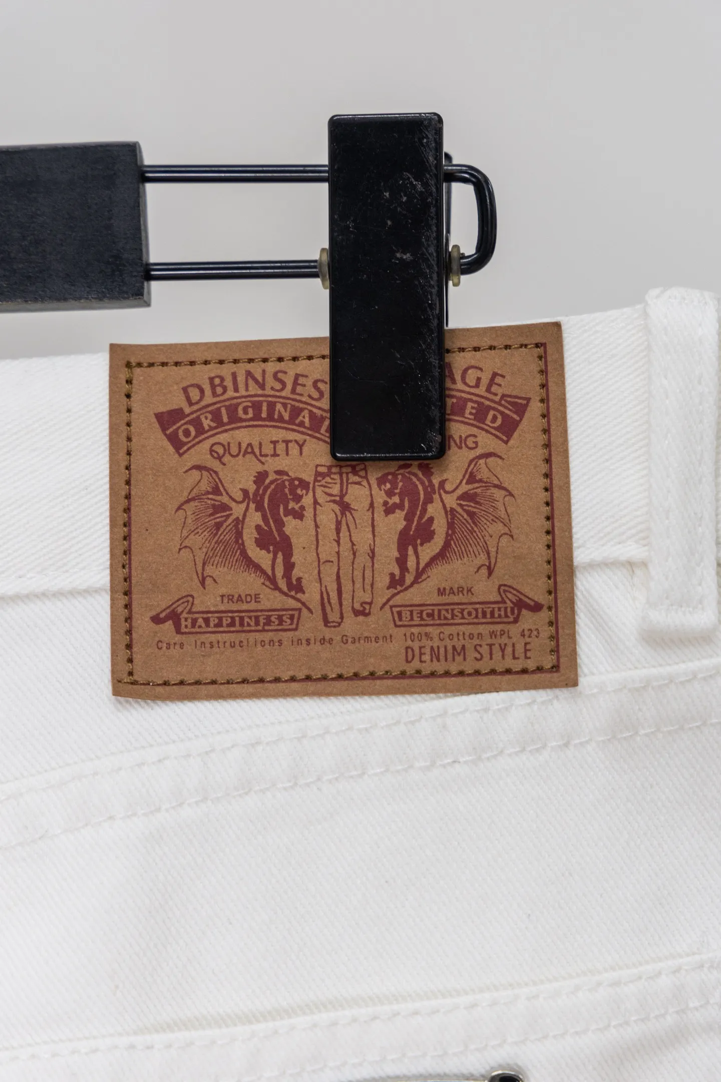 Leopard Cross Patch Straight-Leg Jeans D20519771 — view 9