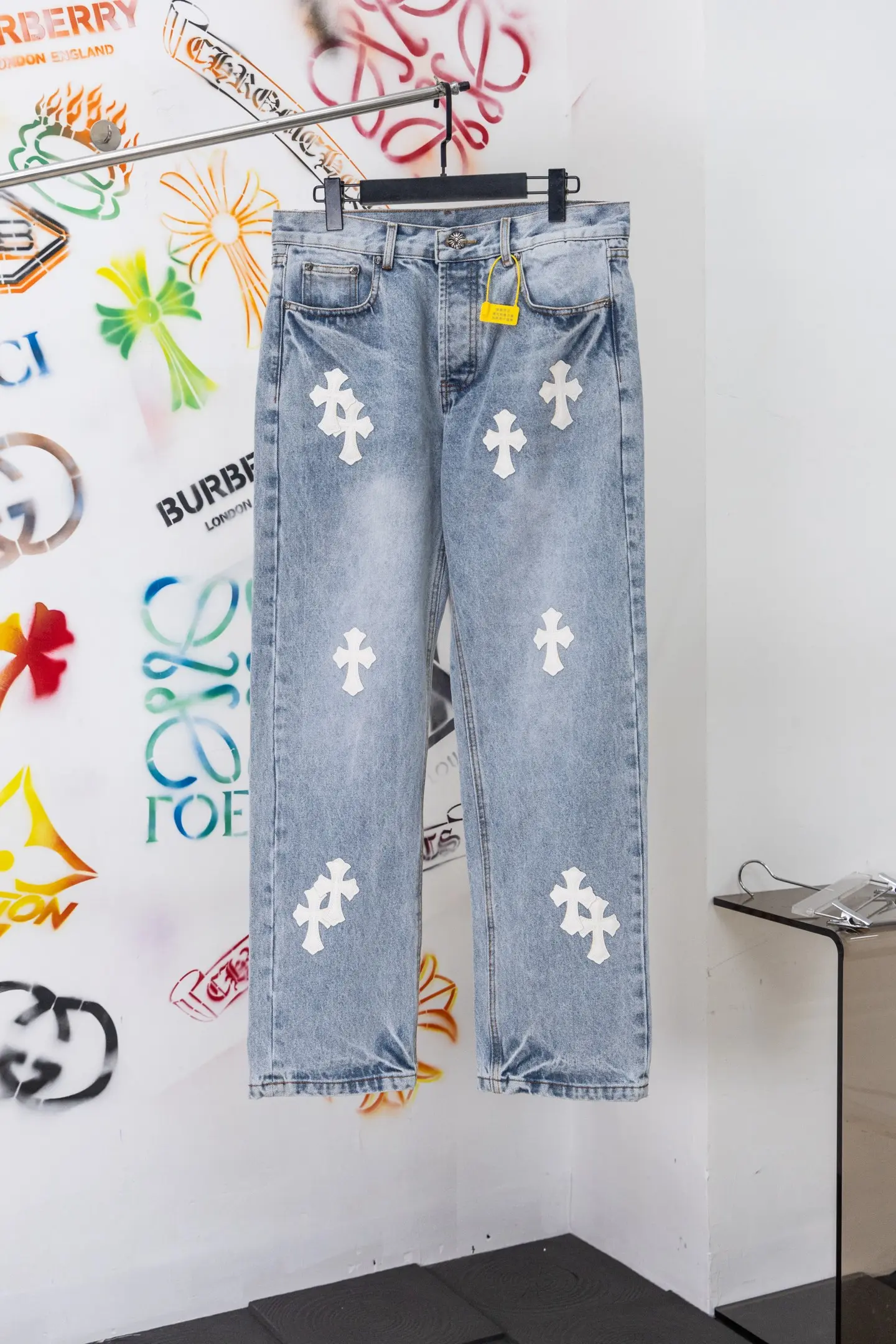 Cross Patch Straight-Leg Jeans D20519781