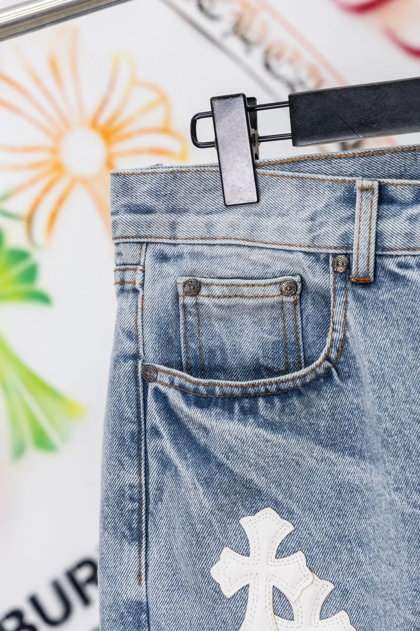 Cross Patch Straight-Leg Jeans D20519781 — view 5