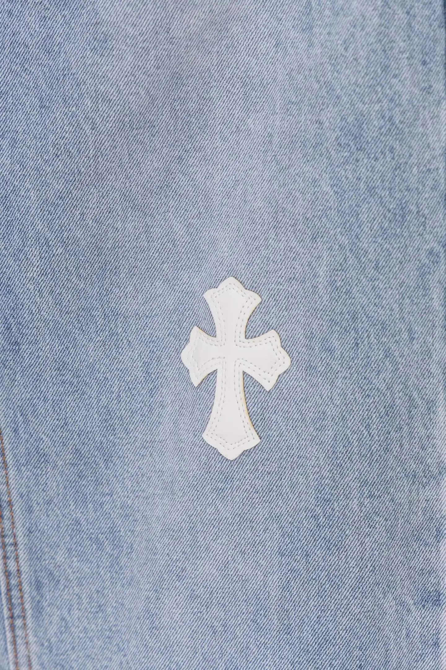 Cross Patch Straight-Leg Jeans D20519781 — view 7