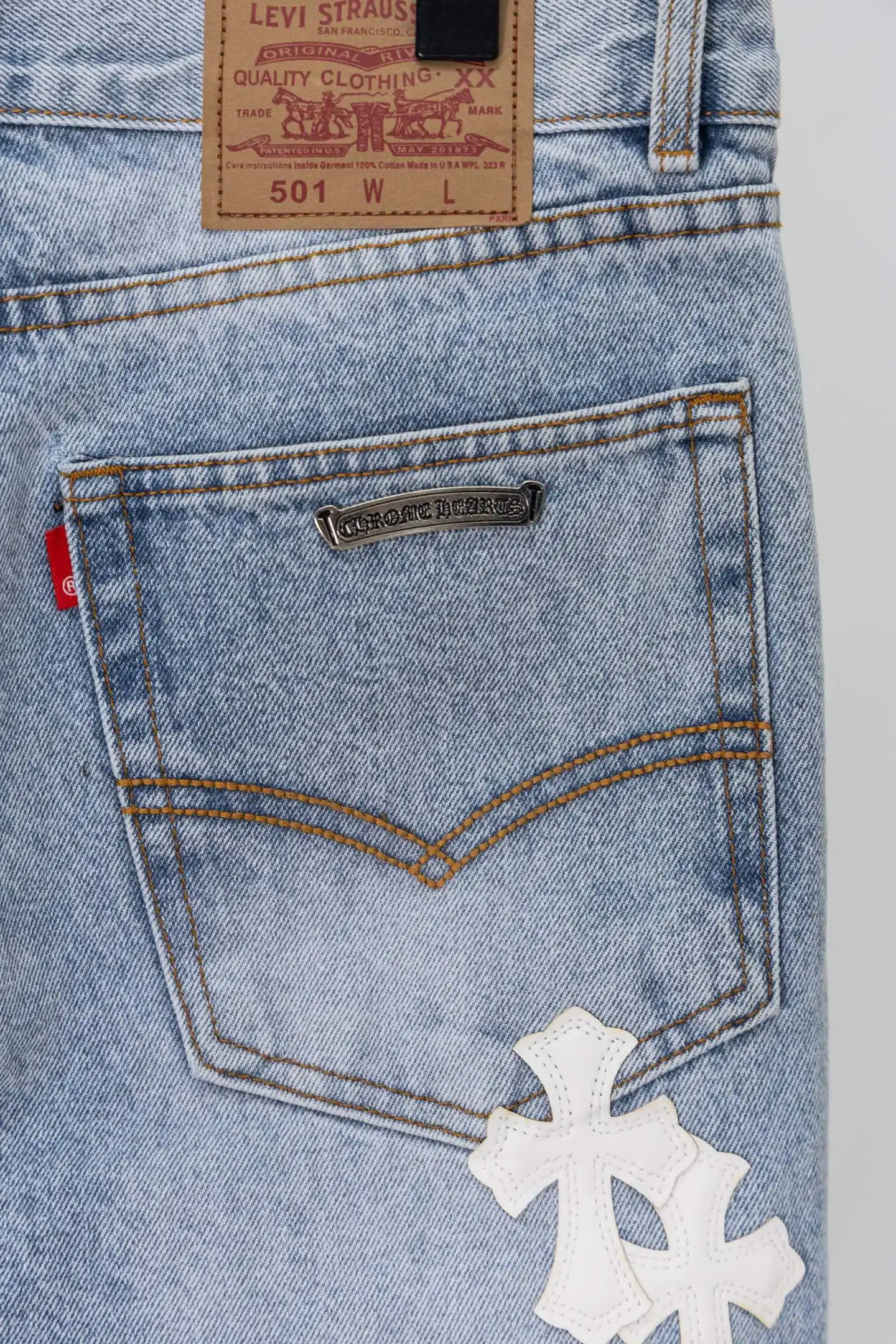 Cross Patch Straight-Leg Jeans D20519781 — view 11