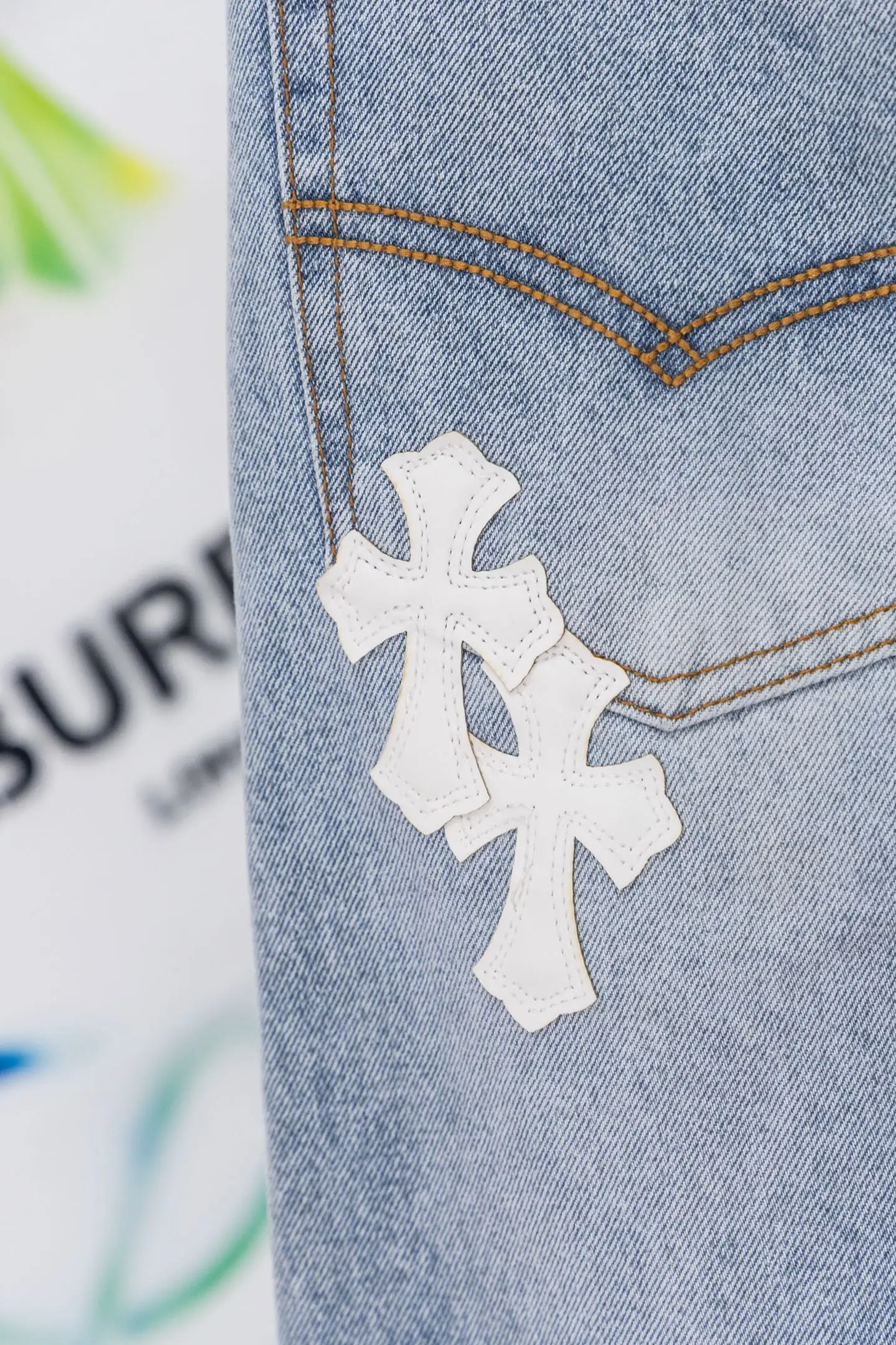 Cross Patch Straight-Leg Jeans D20519781 — view 13