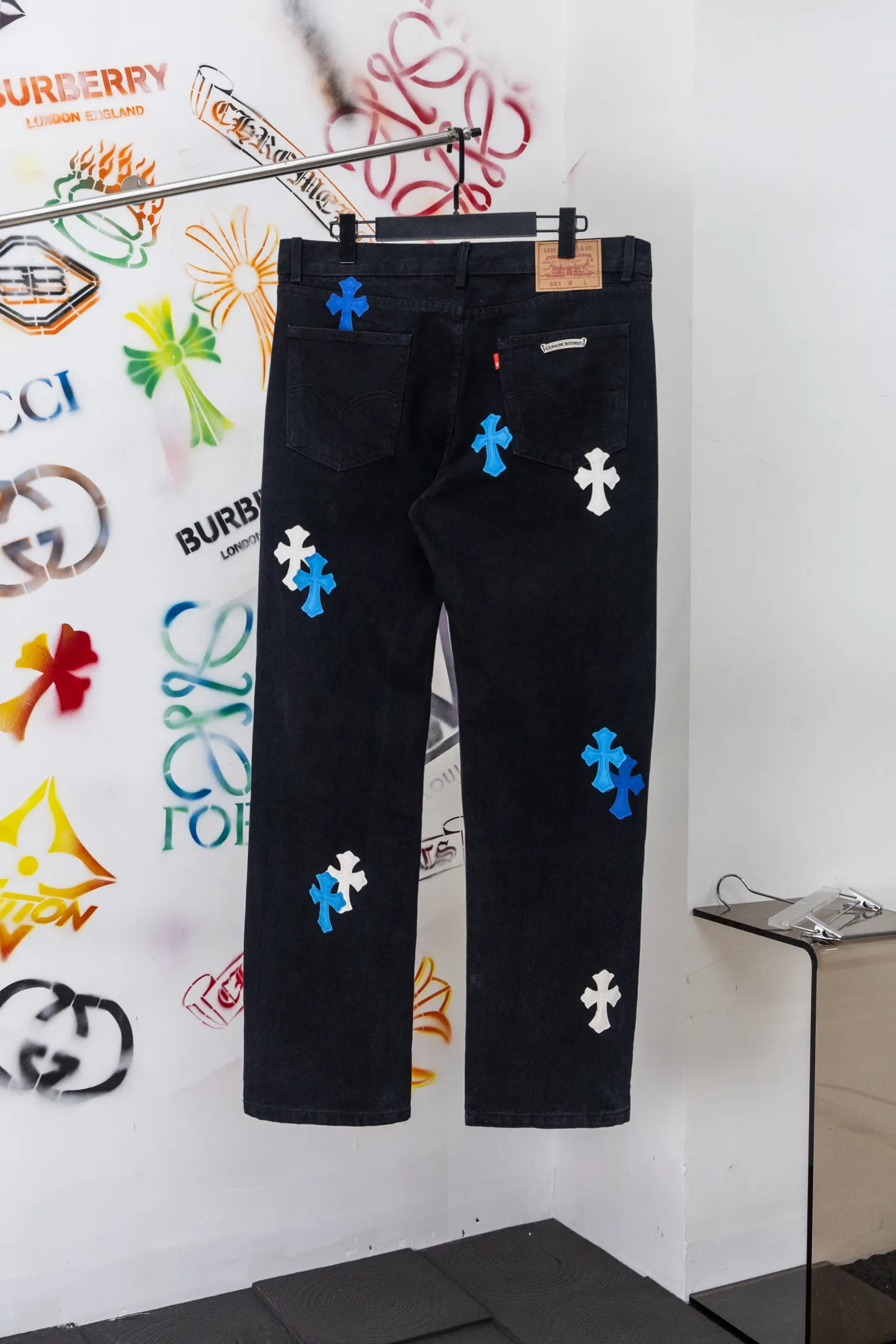 Cross Patch Straight-Leg Jeans D20519788 — view 2