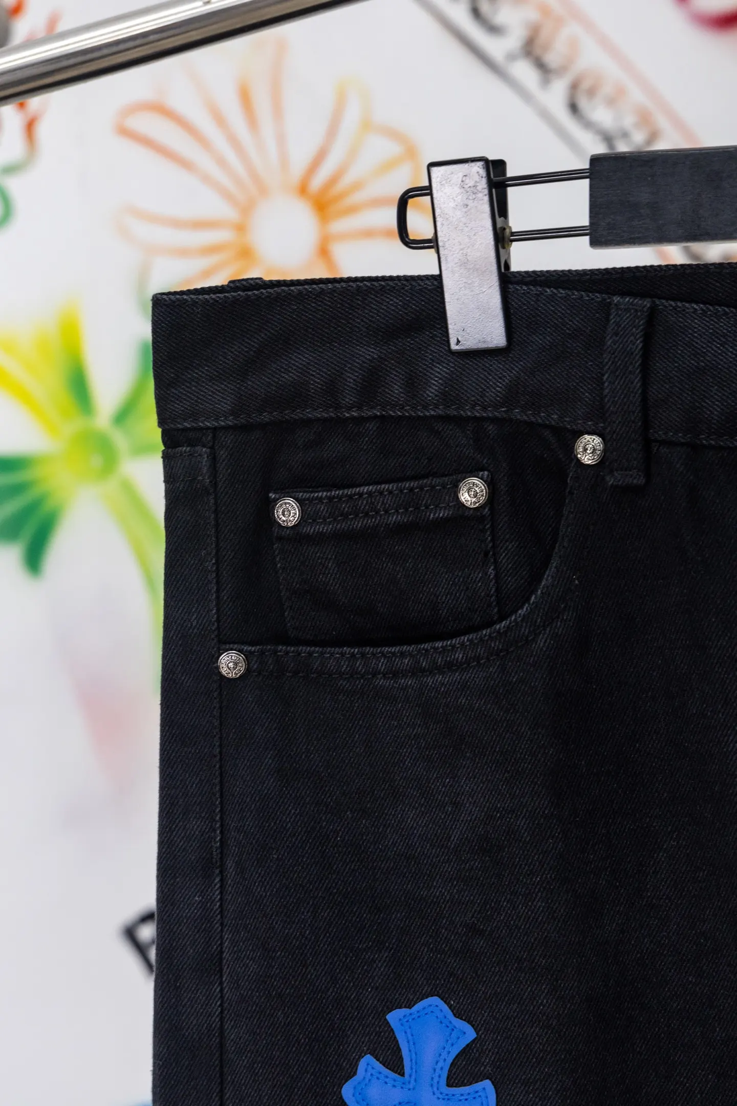 Cross Patch Straight-Leg Jeans D20519788 — view 5