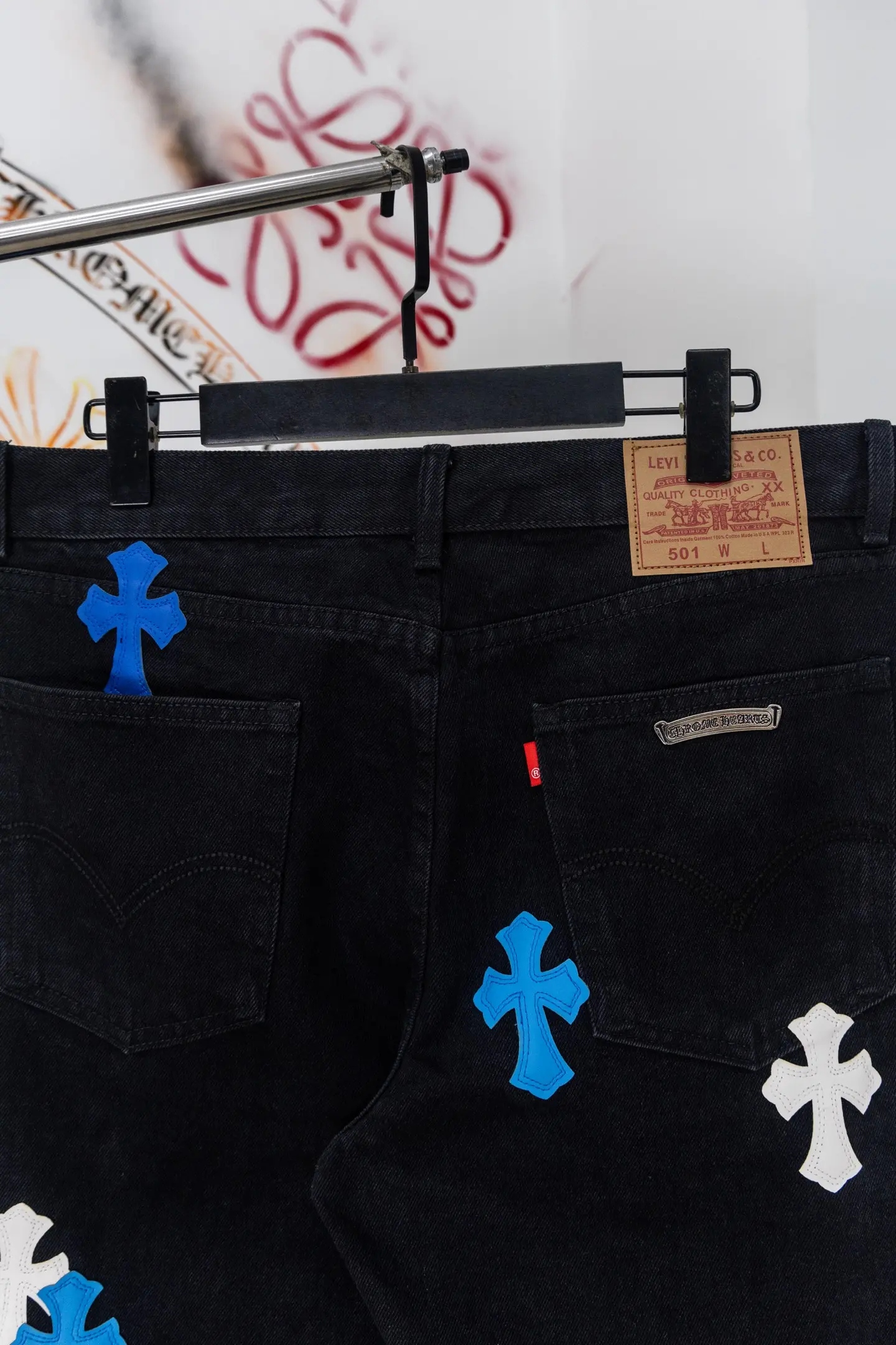 Cross Patch Straight-Leg Jeans D20519788 — view 9