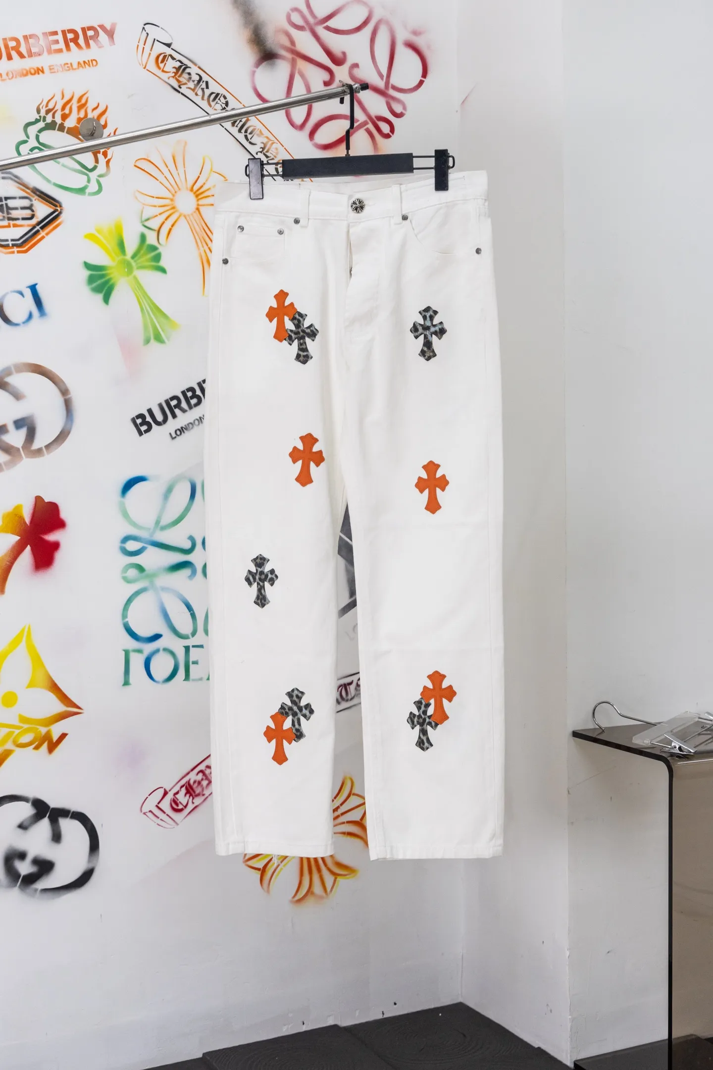 Cross Patch Straight-Leg Jeans D20519768