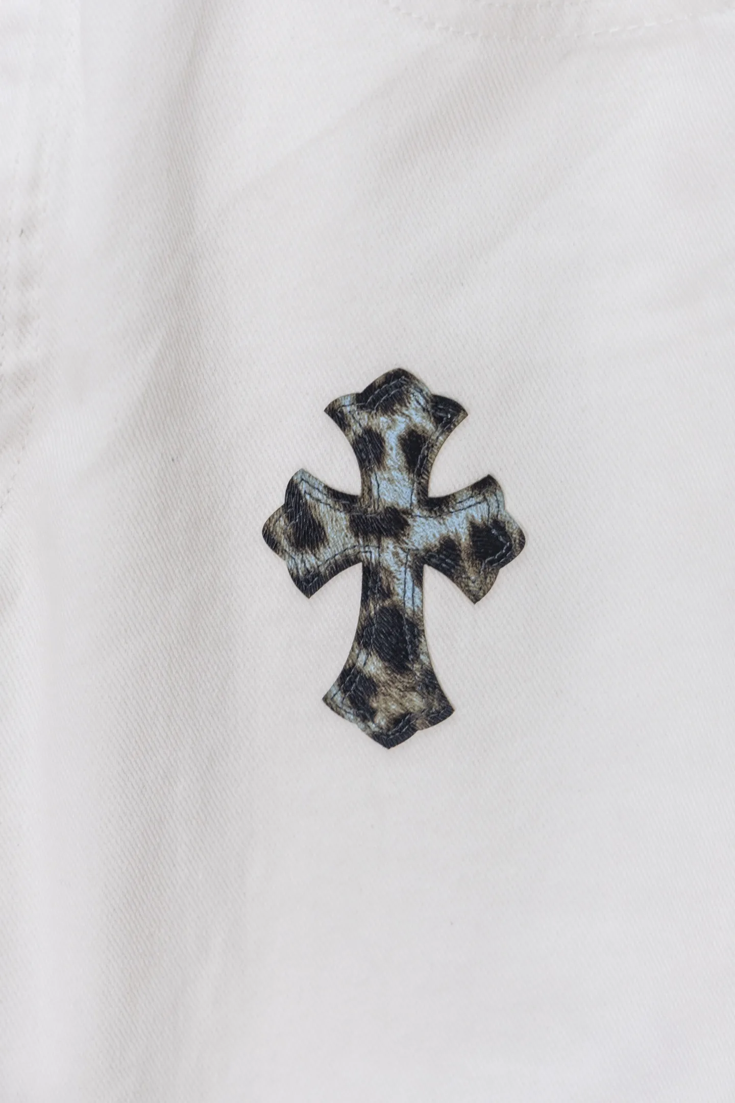 Cross Patch Straight-Leg Jeans D20519768 — view 5