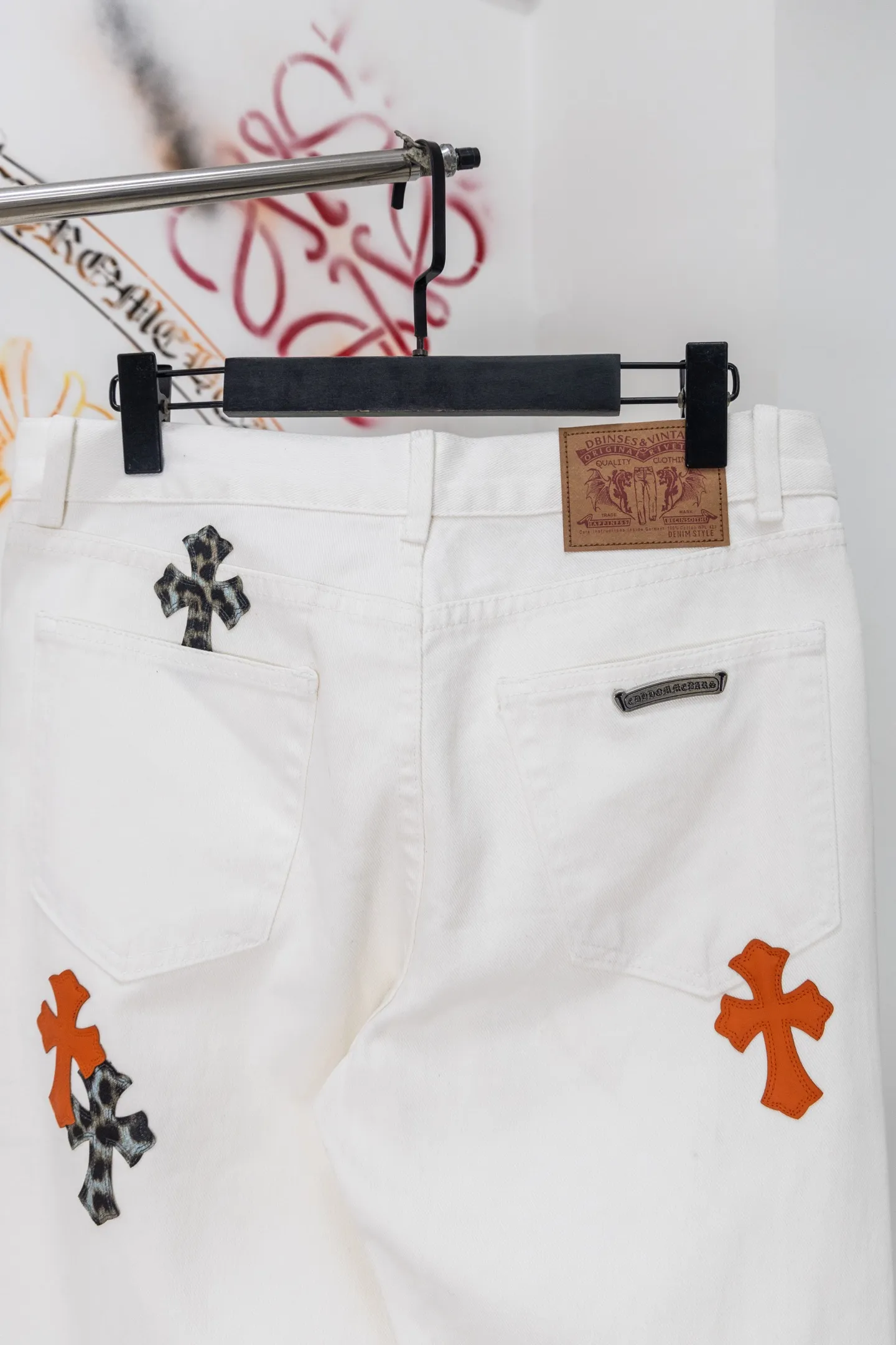 Cross Patch Straight-Leg Jeans D20519768 — view 7