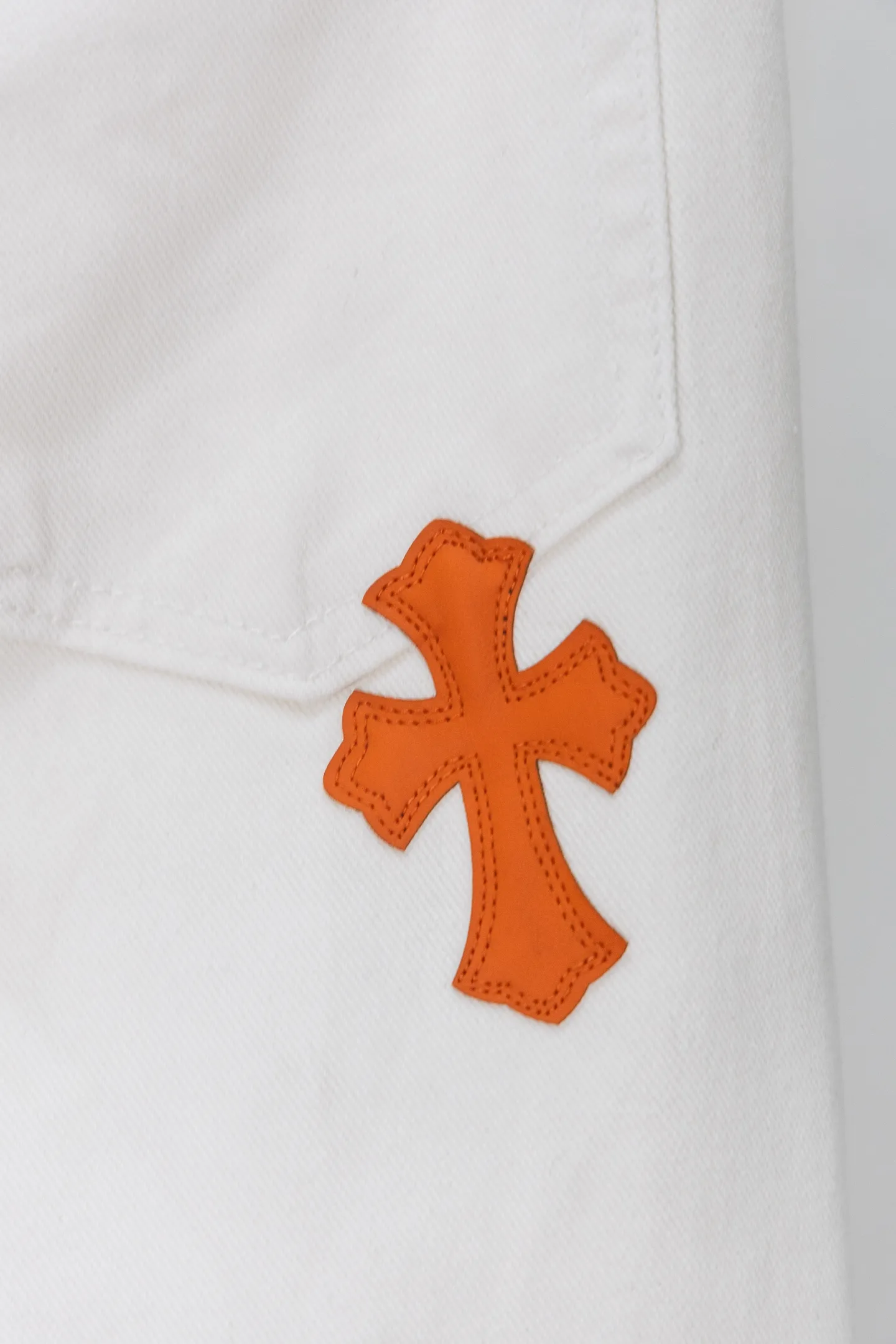 Cross Patch Straight-Leg Jeans D20519768 — view 12