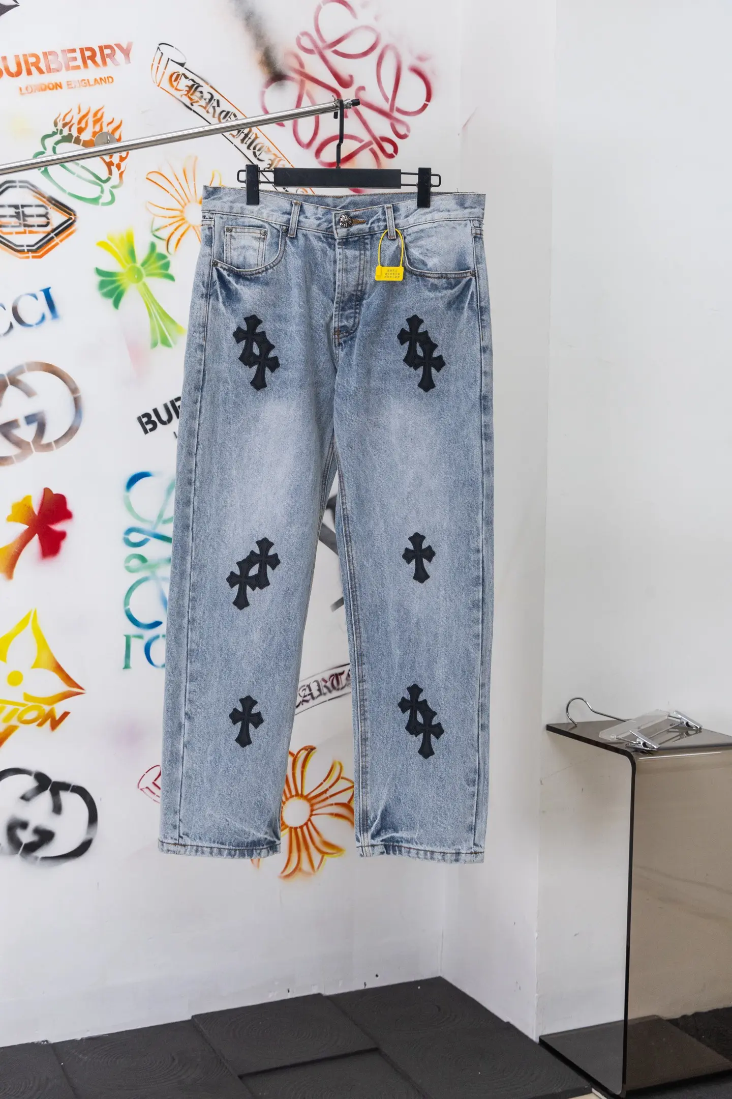 Cross Patch Straight-Leg Jeans D20519785