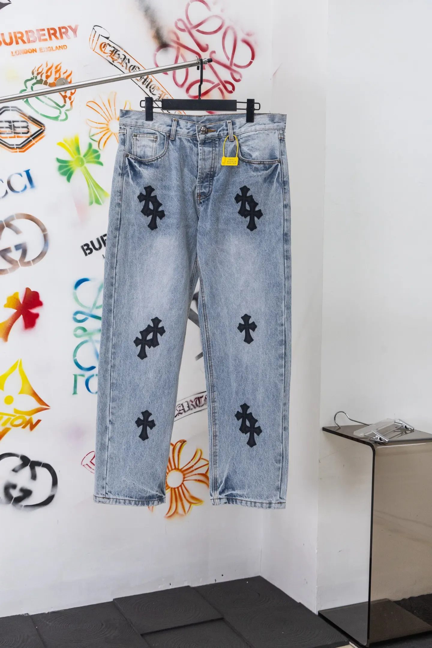Cross Patch Straight-Leg Jeans D20519785