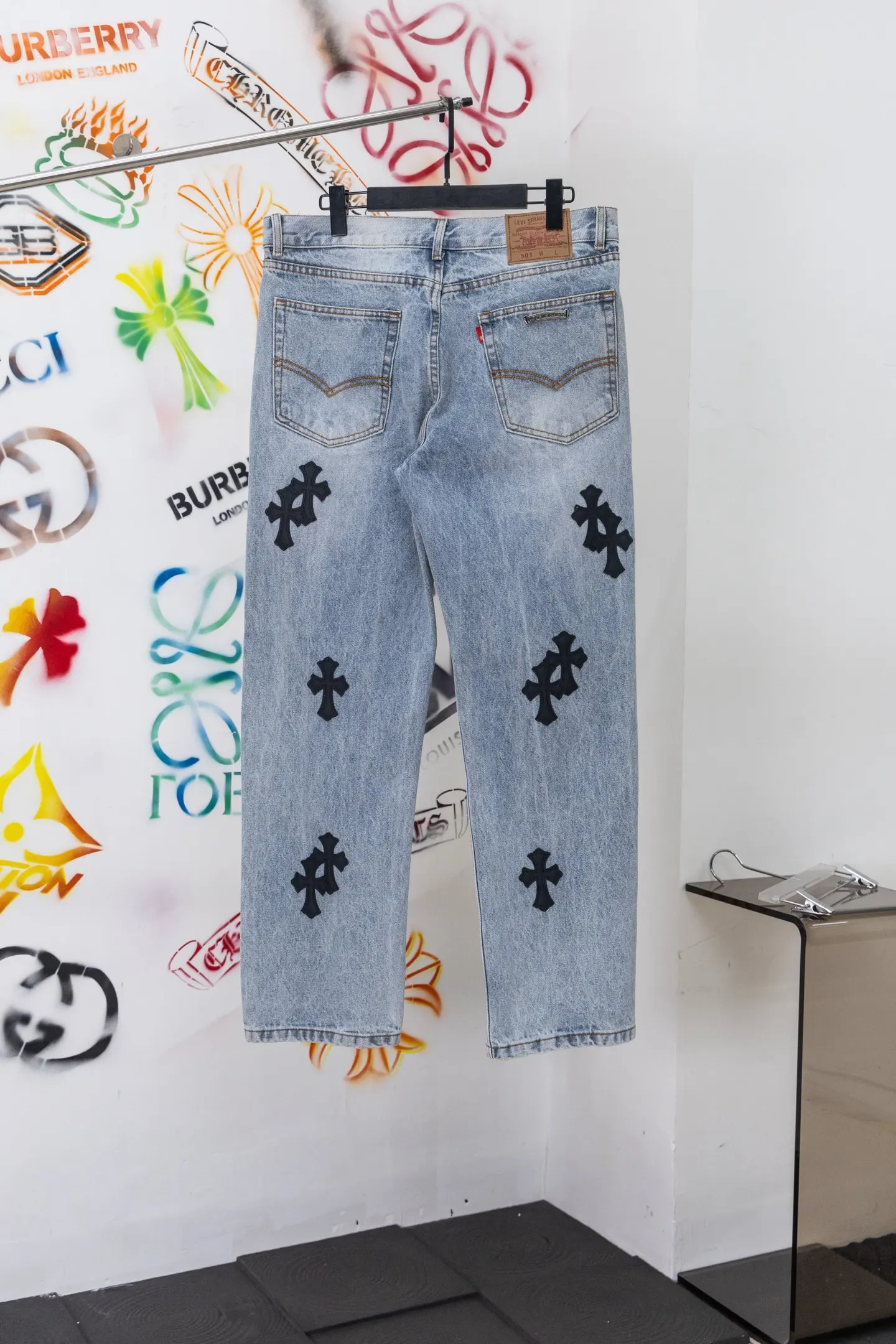 Cross Patch Straight-Leg Jeans D20519785 — view 2