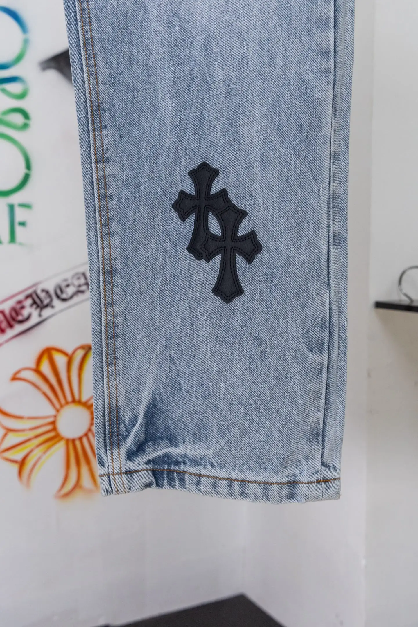 Cross Patch Straight-Leg Jeans D20519785 — view 8