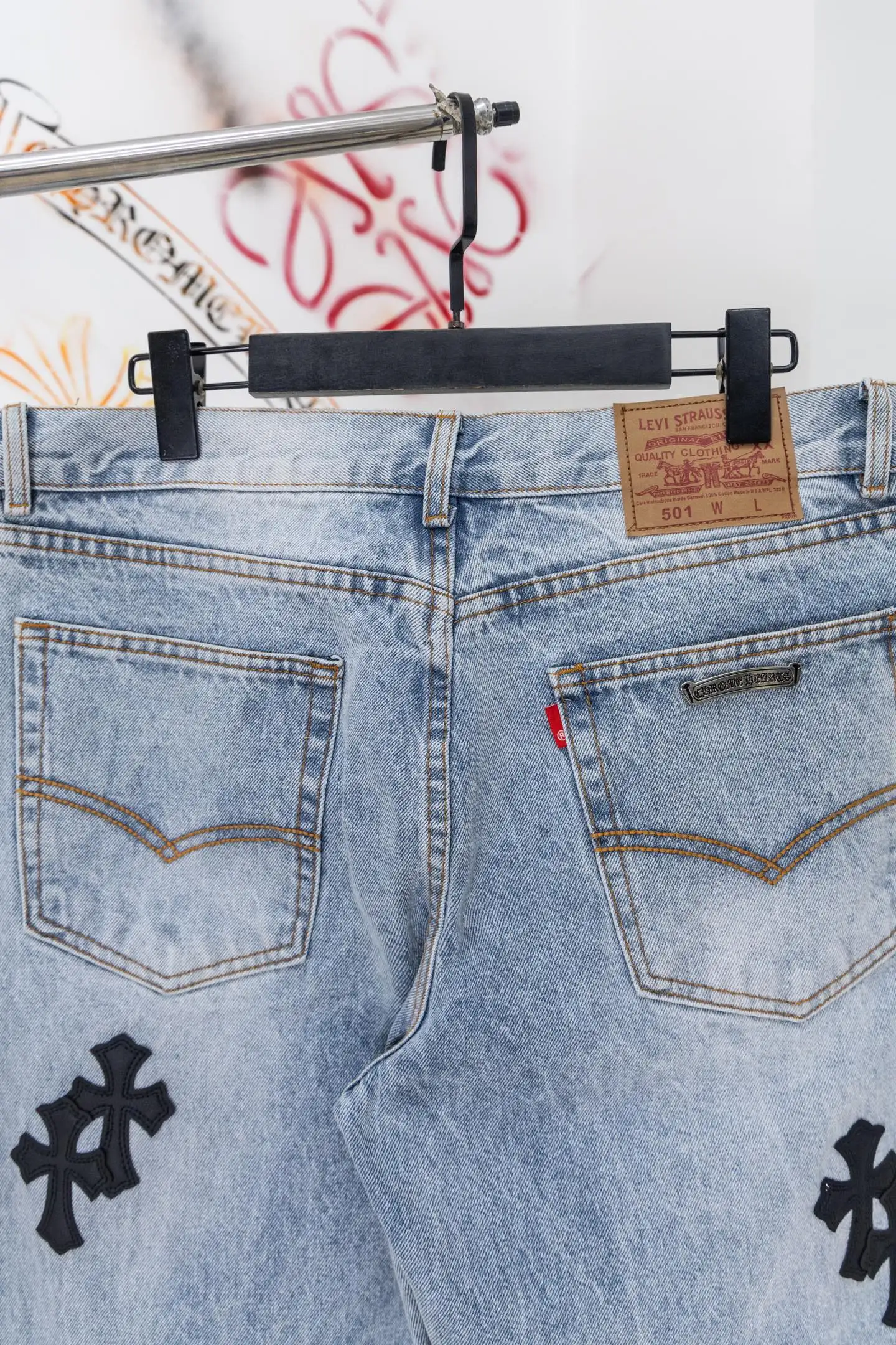 Cross Patch Straight-Leg Jeans D20519785 — view 9