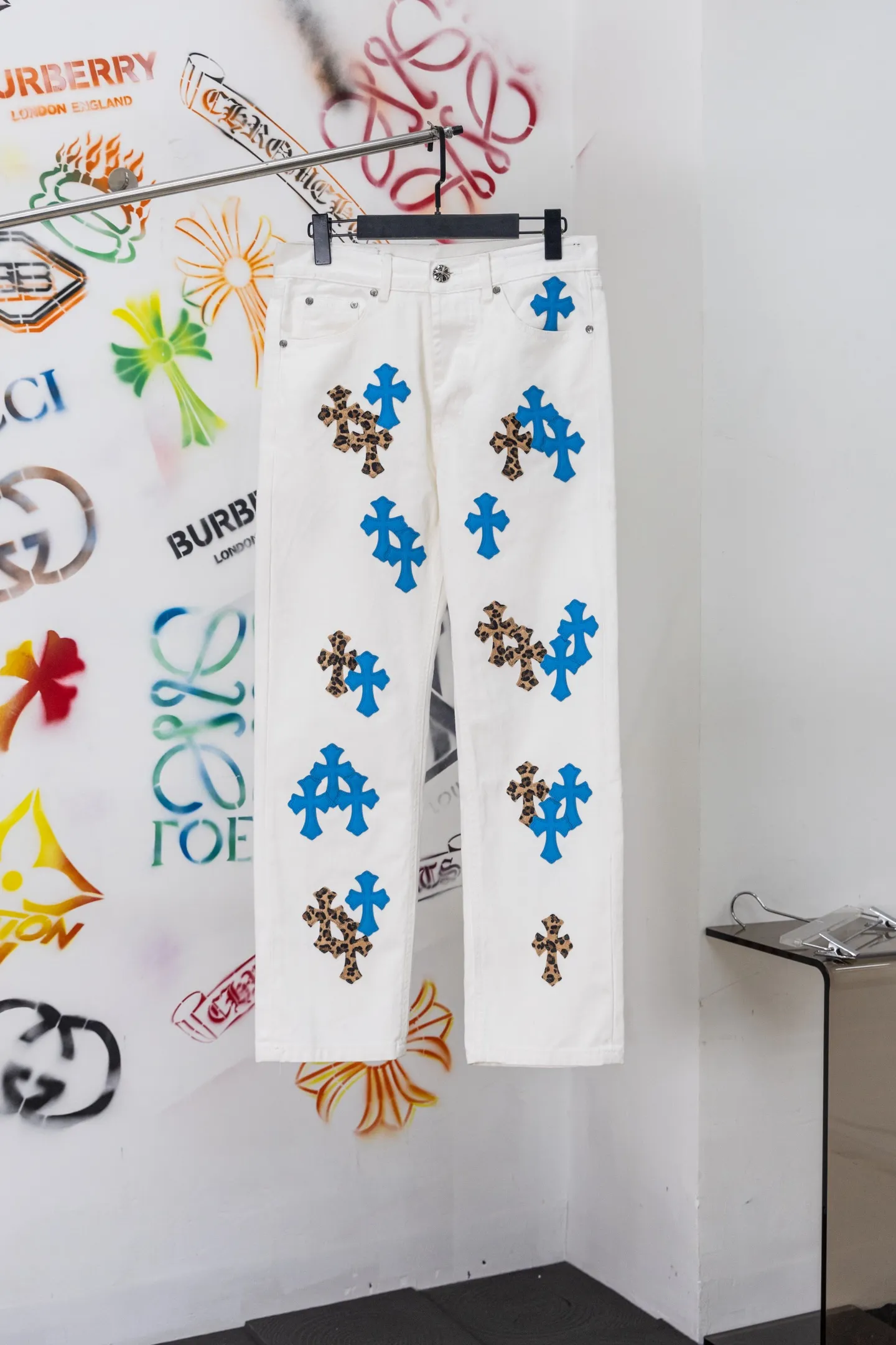 Cross Patch Straight-Leg Jeans D20519769