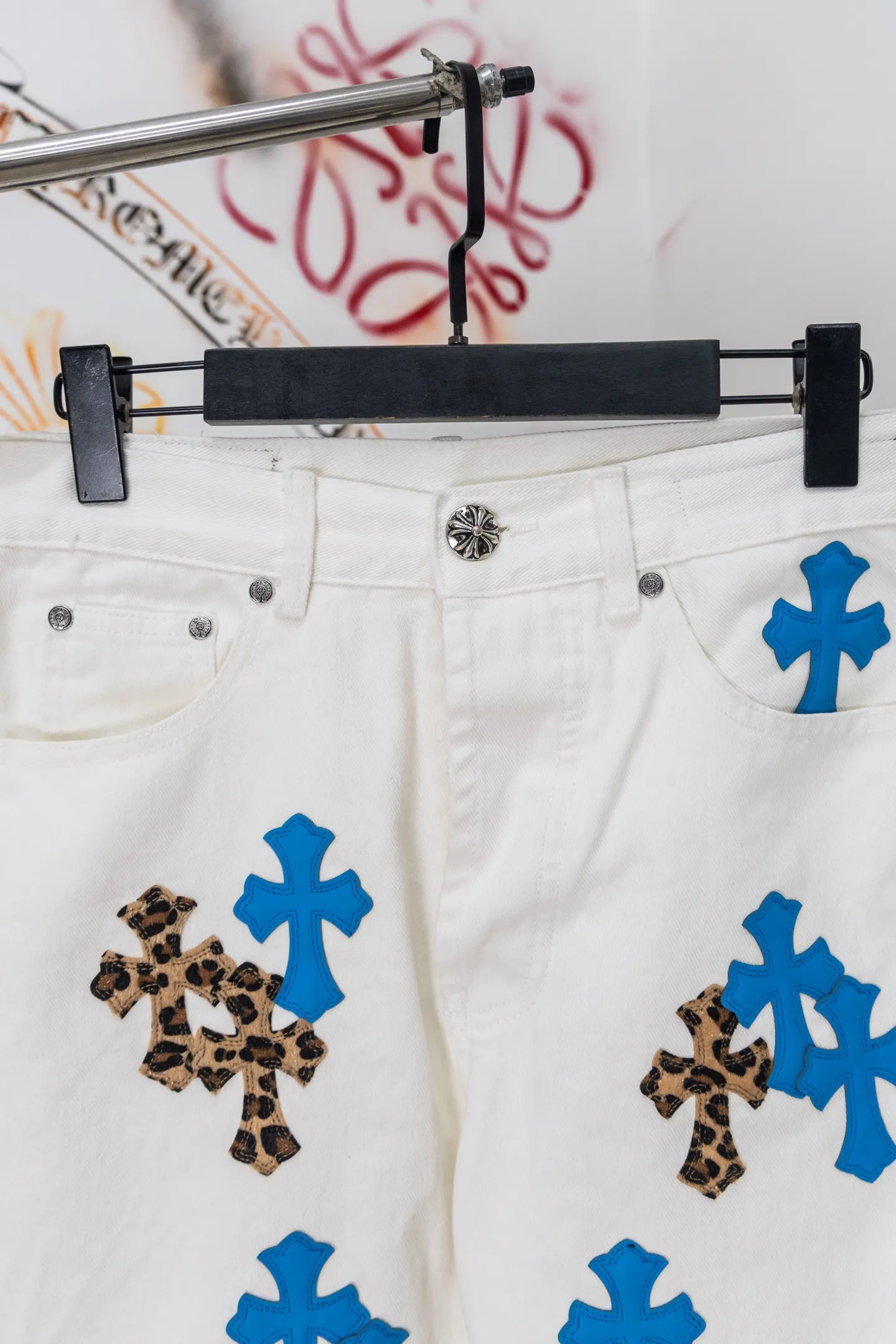 Cross Patch Straight-Leg Jeans D20519769 — view 3