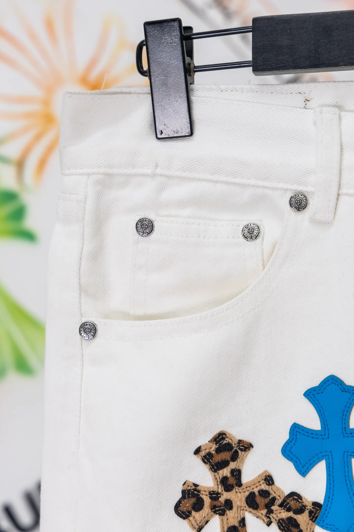 Cross Patch Straight-Leg Jeans D20519769 — view 5
