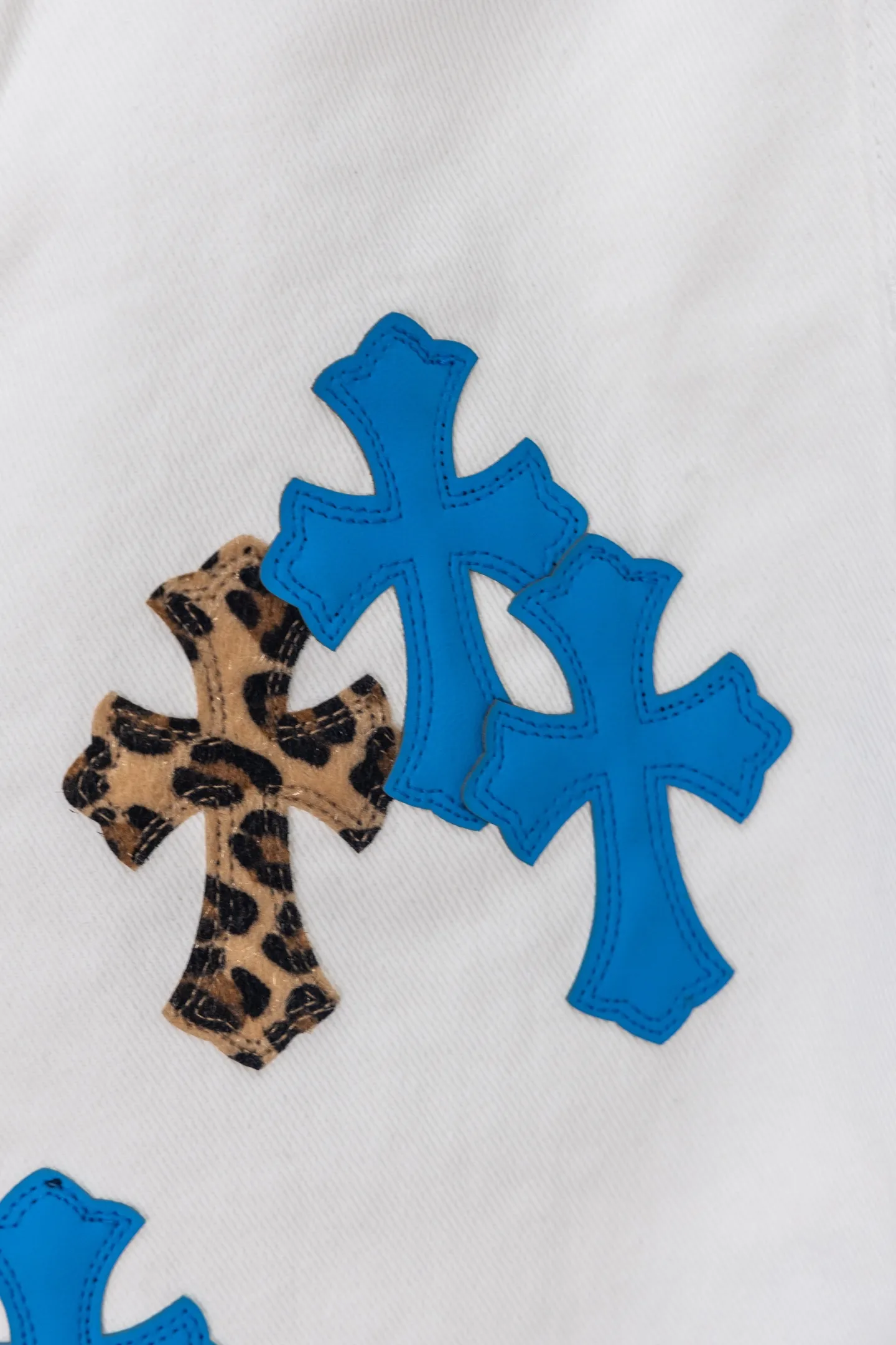 Cross Patch Straight-Leg Jeans D20519769 — view 7