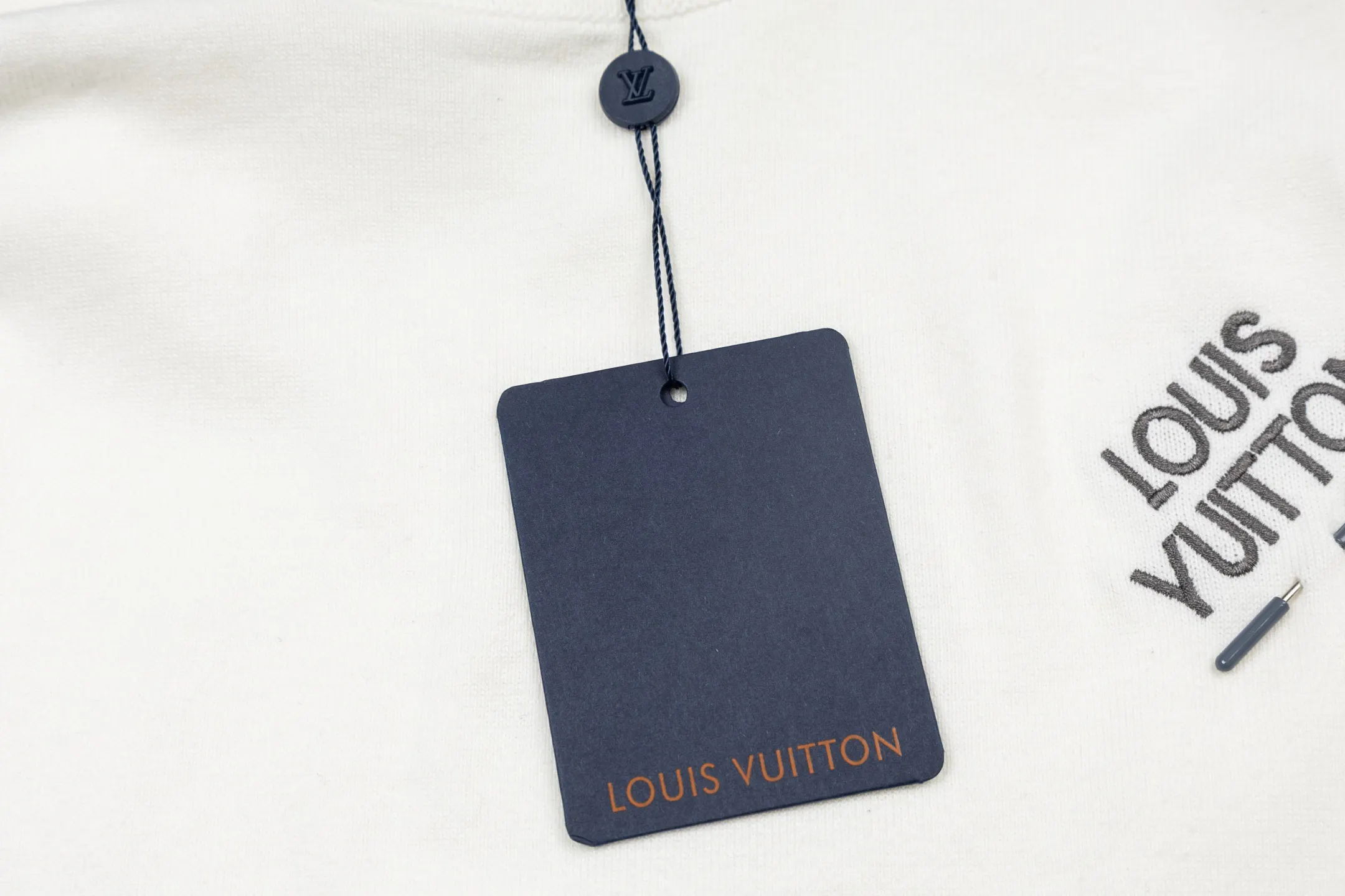 Logo Embroidery Pin Detail Knit T-Shirt D21014196 — view 5