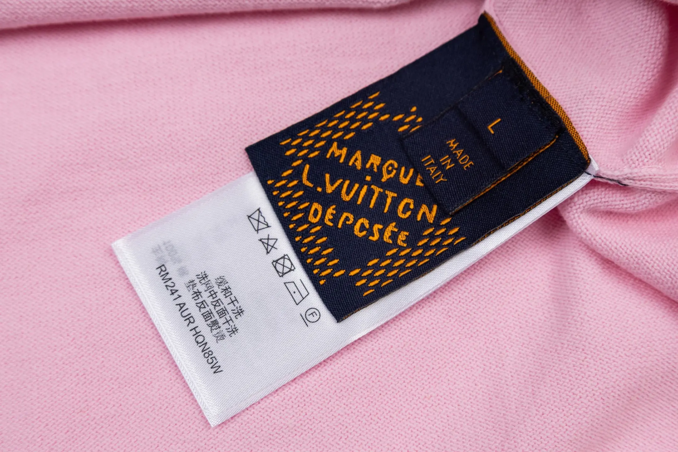 Logo Embroidery Pin Detail Knit T-Shirt D21014197 — view 9
