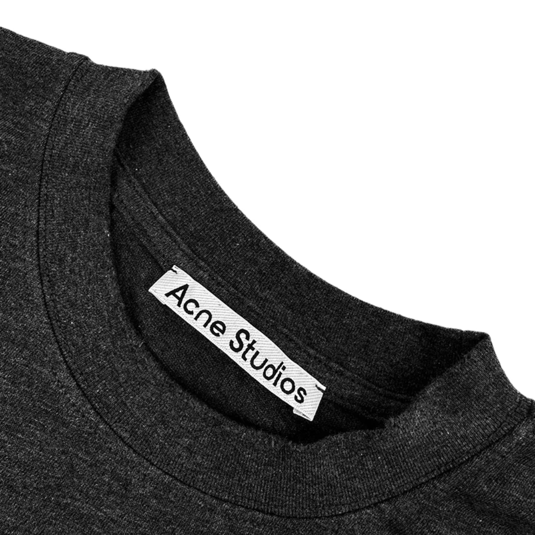 Gothic Logo Distressed Long-Sleeve T-Shirt D21022293 — view 3