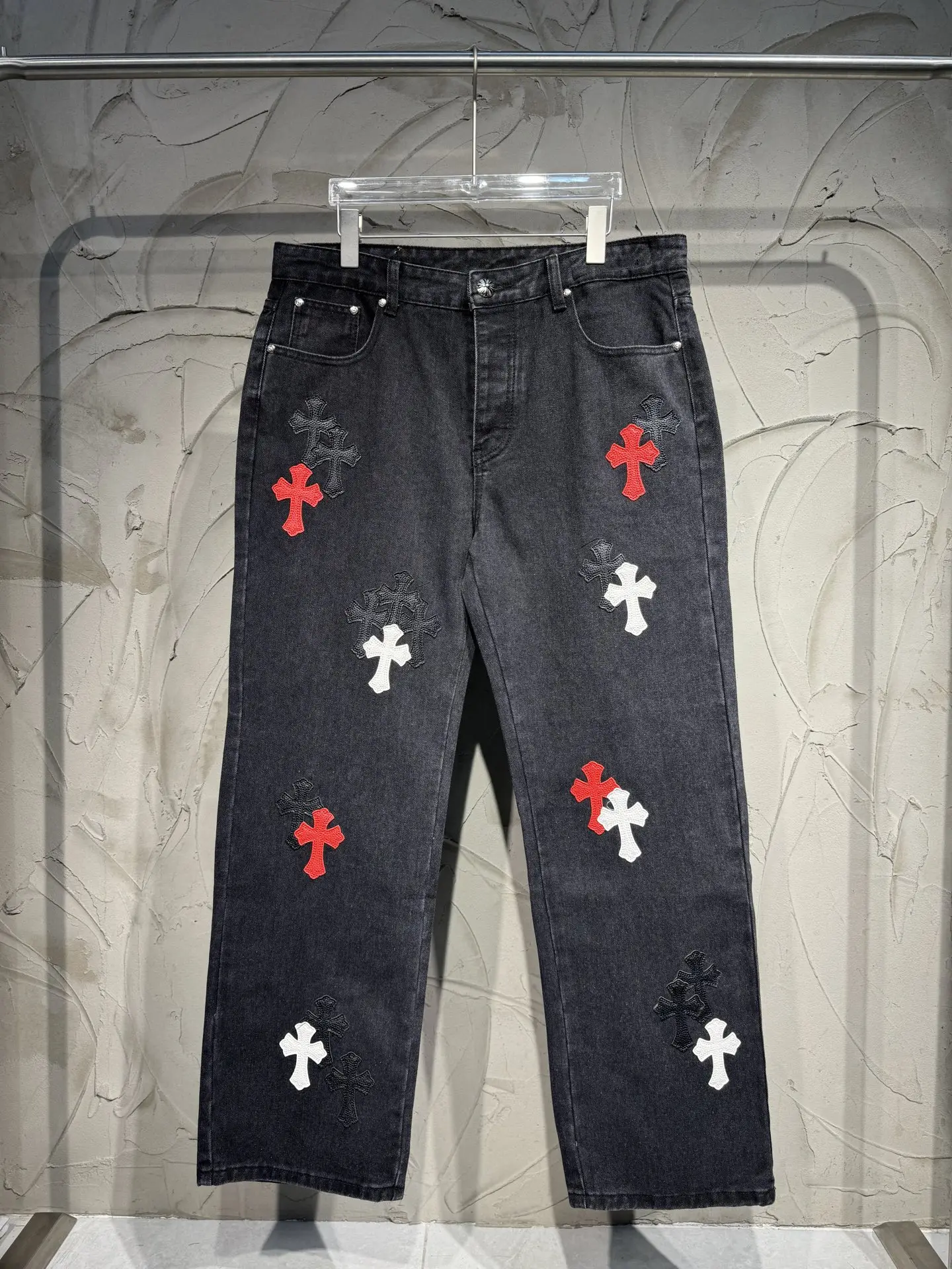 Cross-Patch Distressed Straight-Leg Jeans D21024346