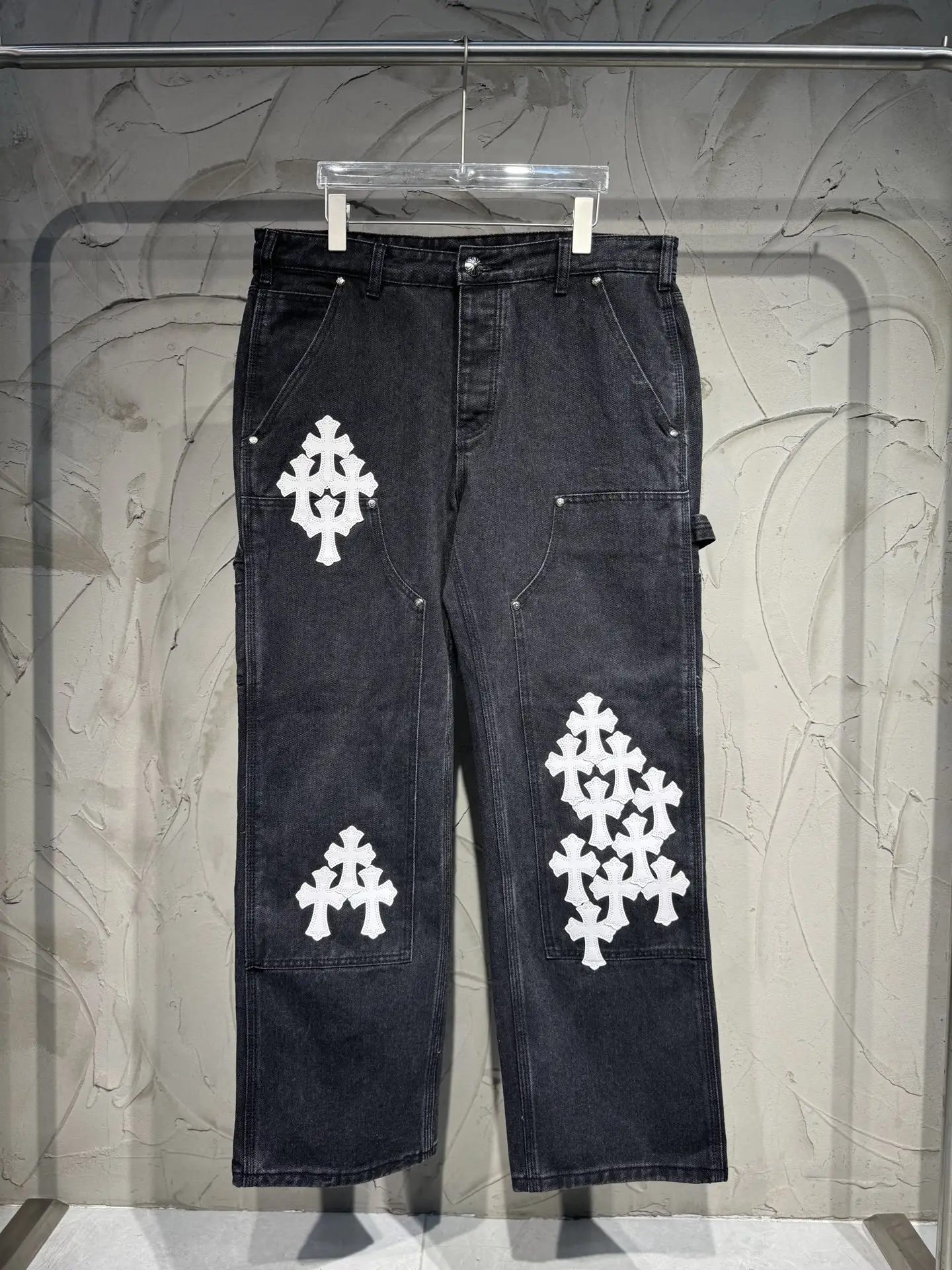 Cross-Patch Distressed Carpenter Jeans D21024342