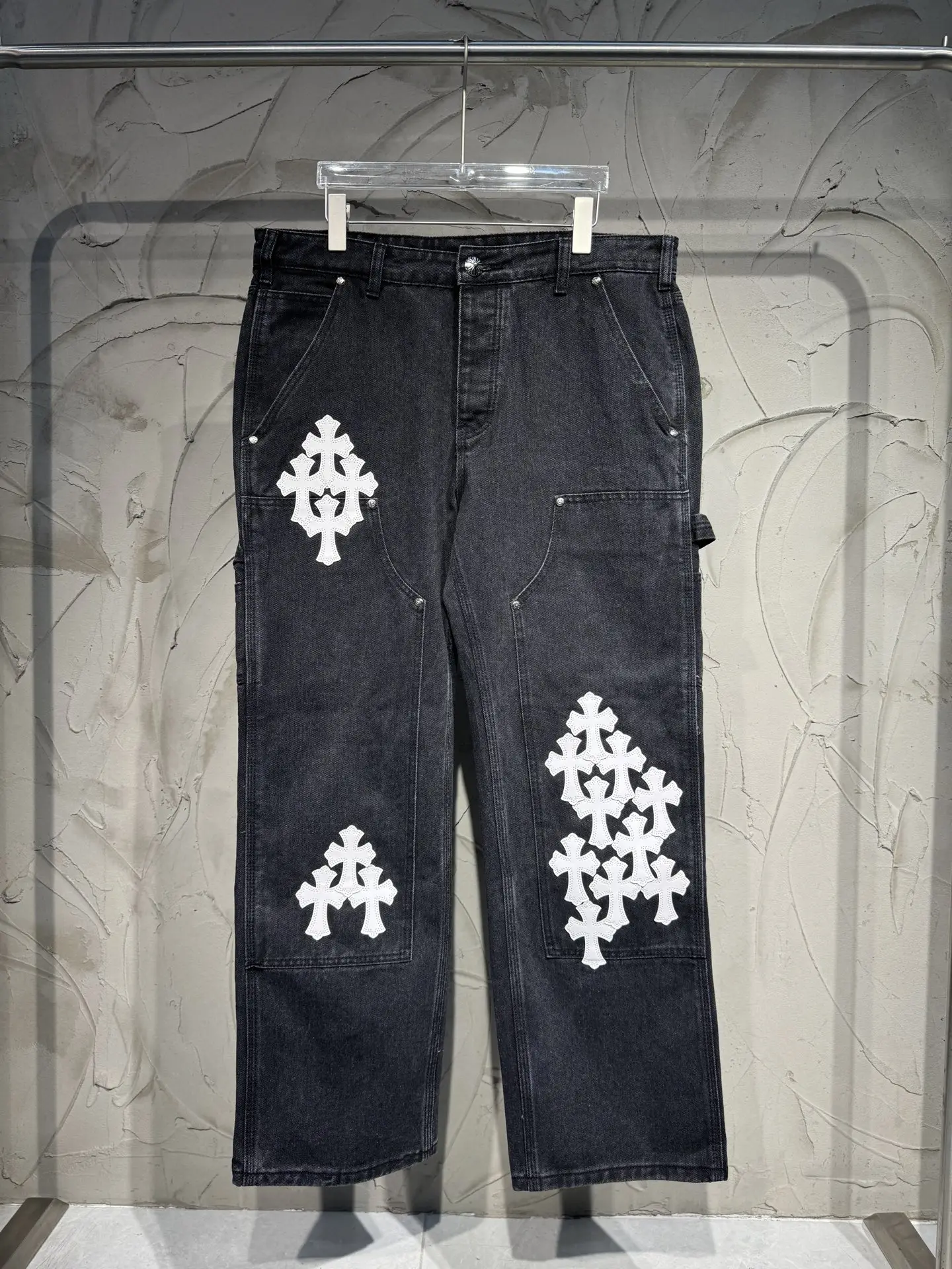 Cross-Patch Distressed Carpenter Jeans D21024342