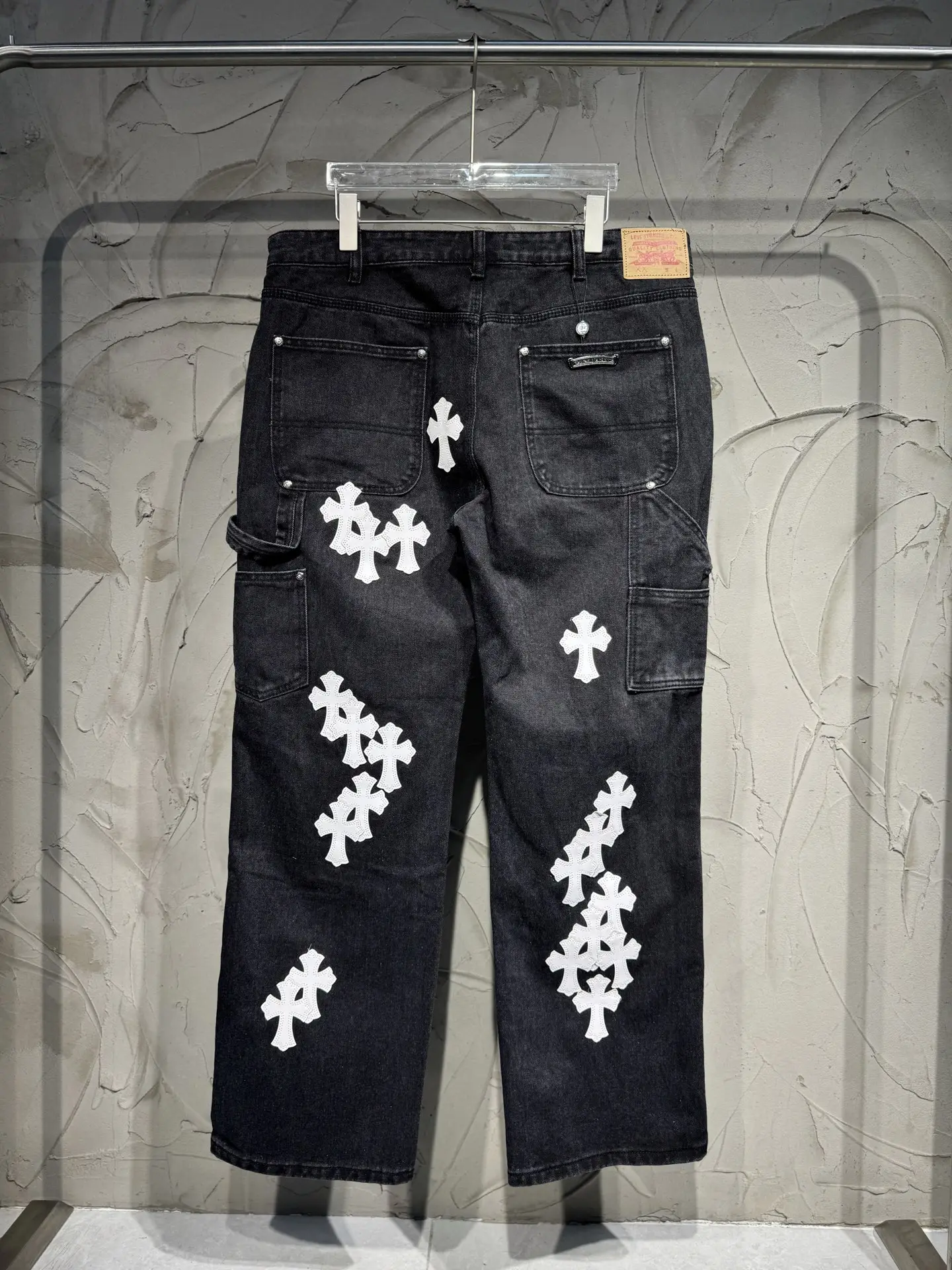 Cross-Patch Distressed Carpenter Jeans D21024342 — view 2