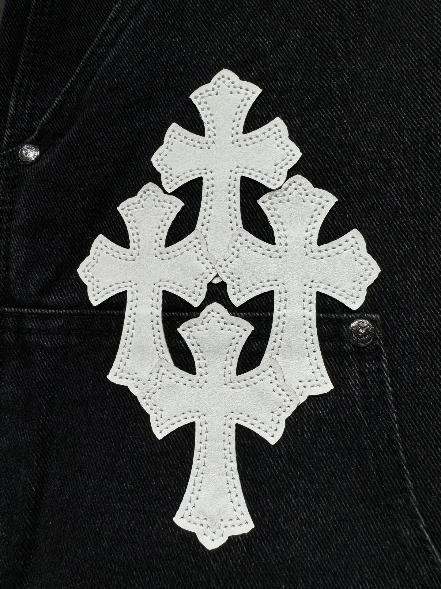 Cross-Patch Distressed Carpenter Jeans D21024342 — view 4