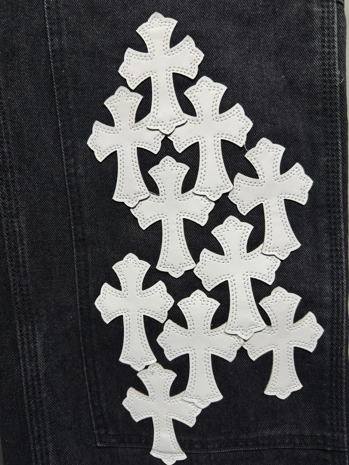 Cross-Patch Distressed Carpenter Jeans D21024342 — view 6