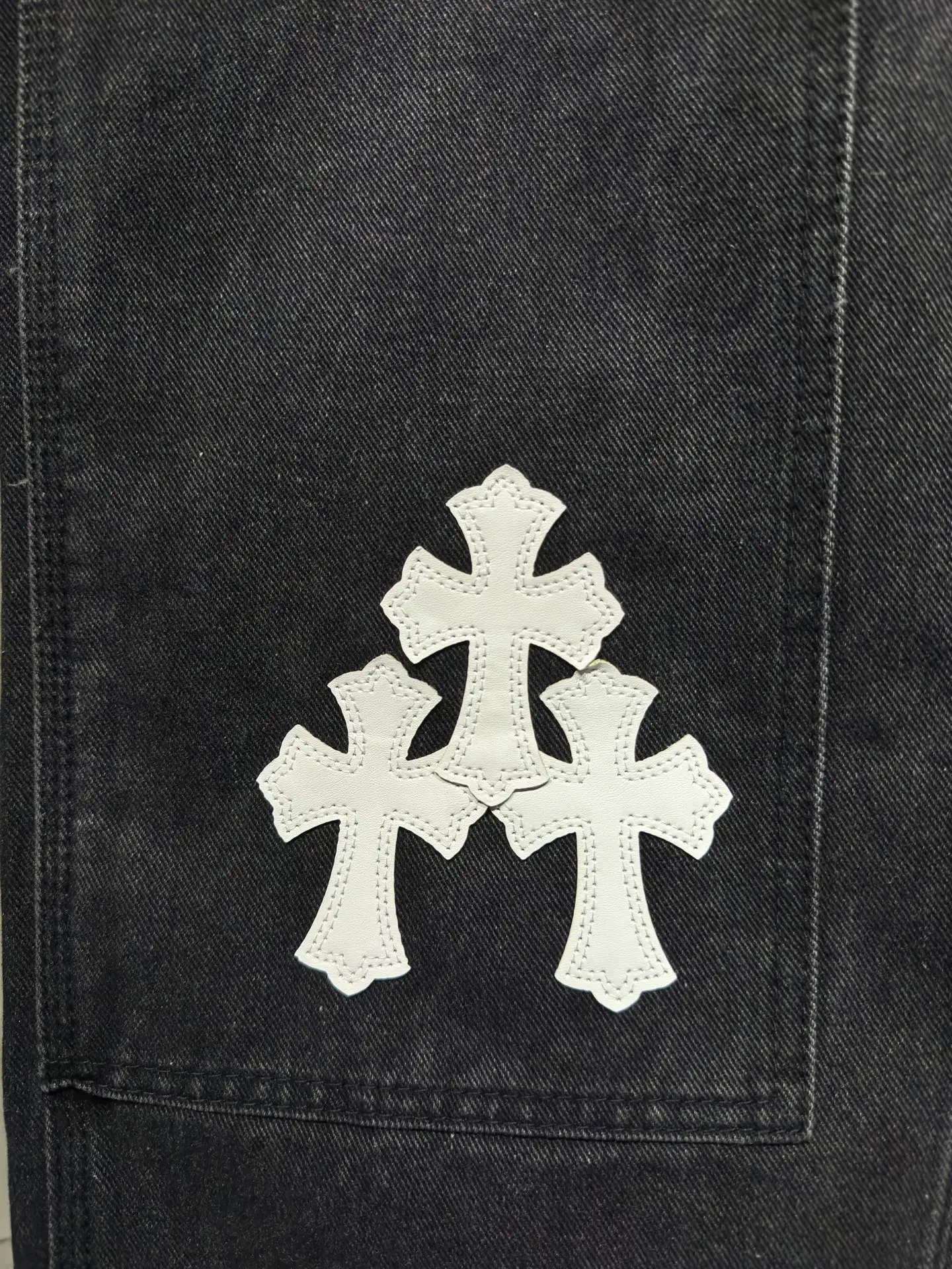Cross-Patch Distressed Carpenter Jeans D21024342 — view 7
