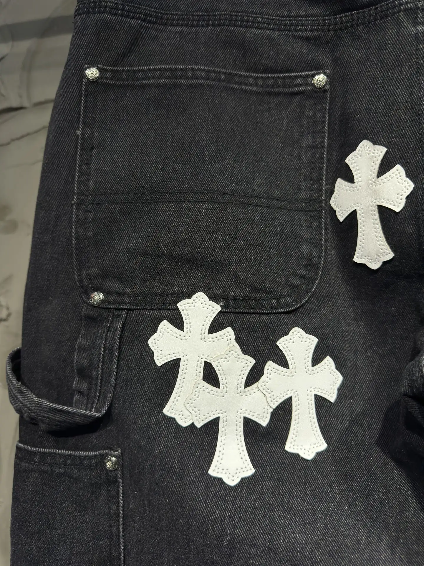 Cross-Patch Distressed Carpenter Jeans D21024342 — view 9