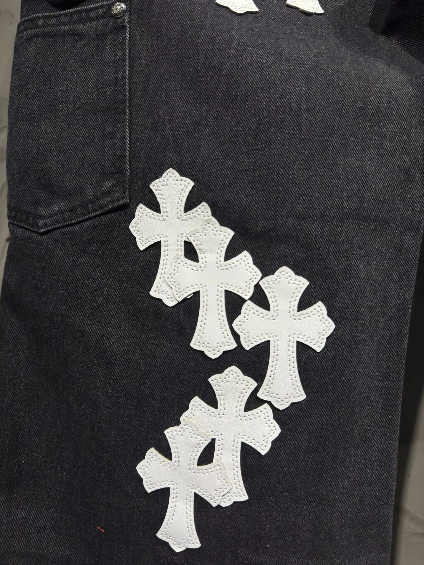 Cross-Patch Distressed Carpenter Jeans D21024342 — view 15