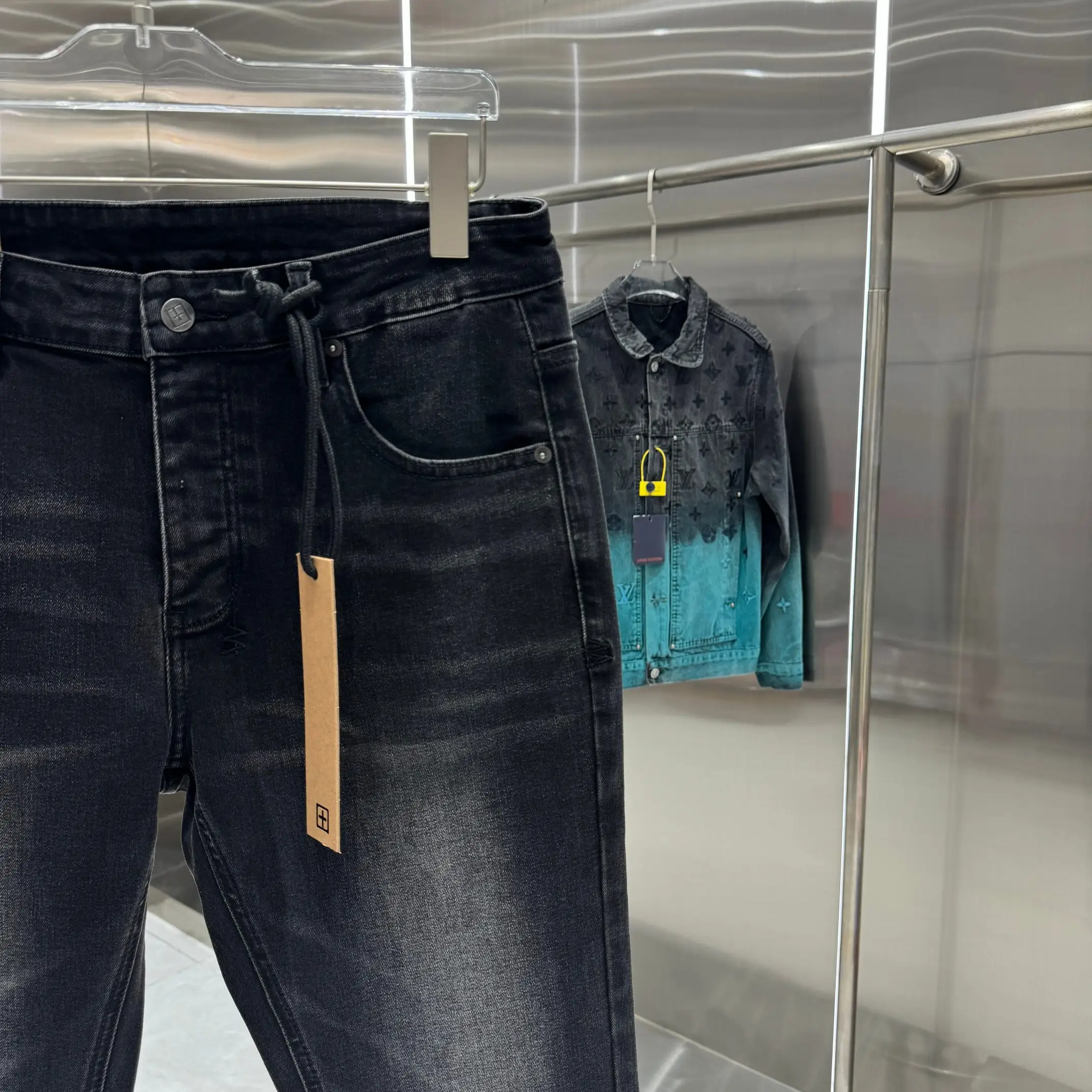 Washed Flare-Leg Jeans D21019048 — view 7