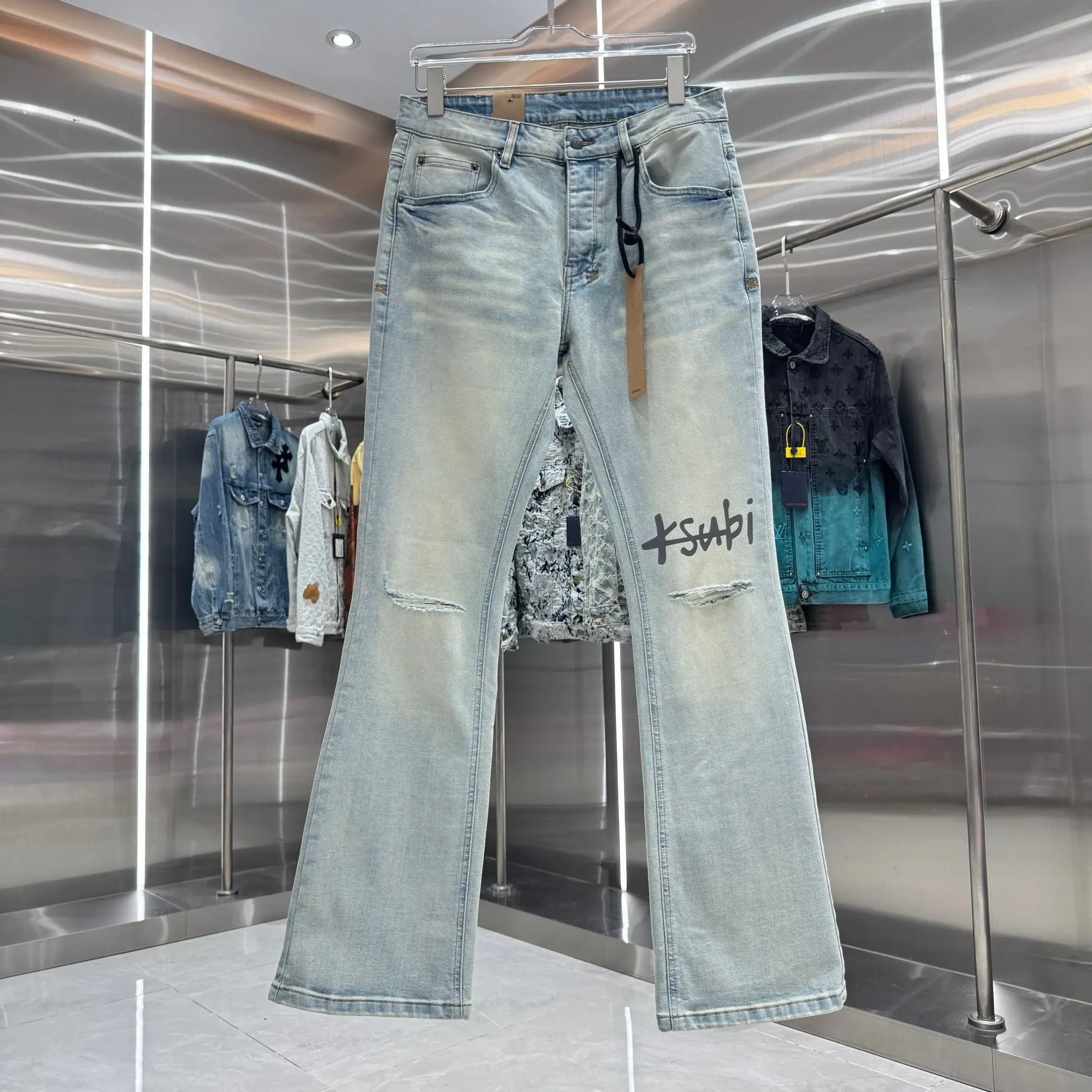 Distressed Logo-Print Flared Jeans D21019046