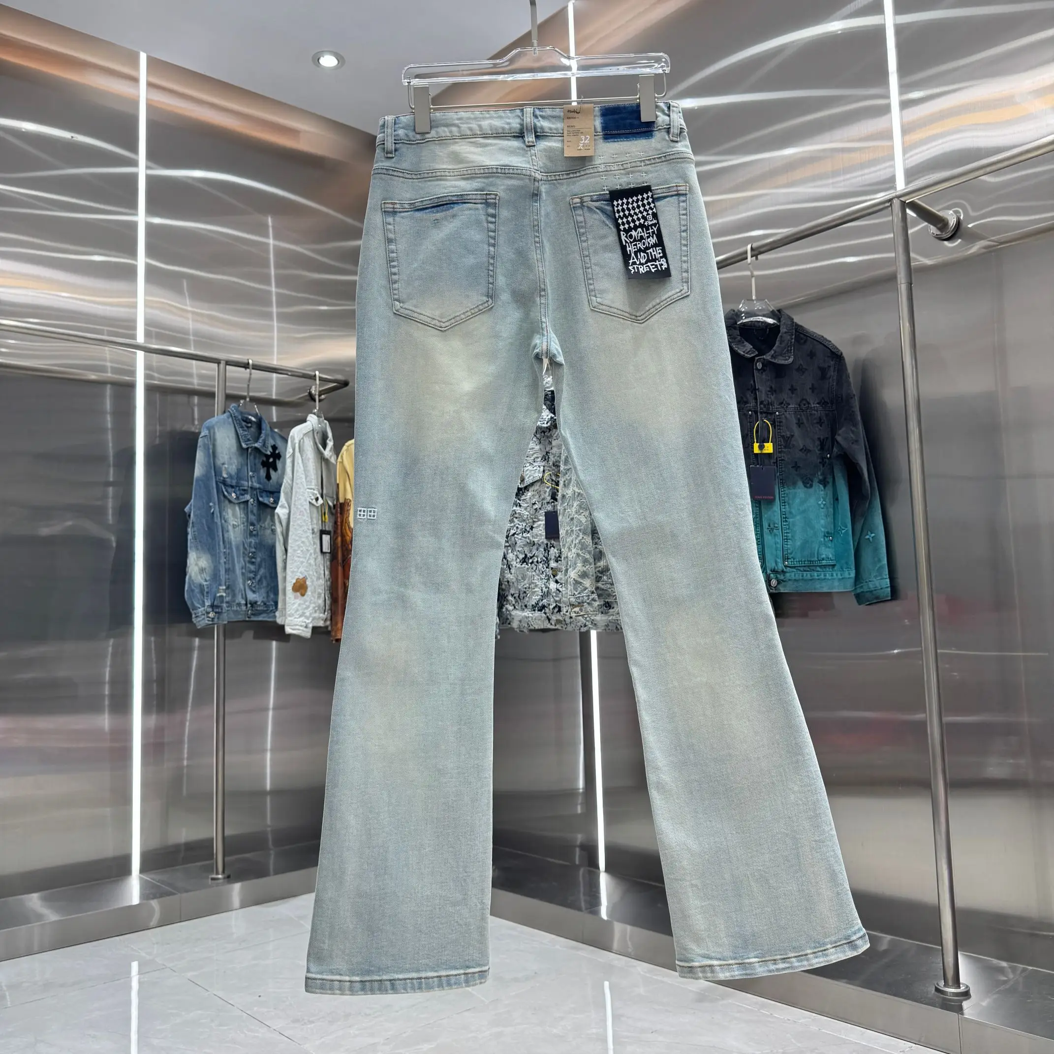 Distressed Logo-Print Flared Jeans D21019046 — view 2